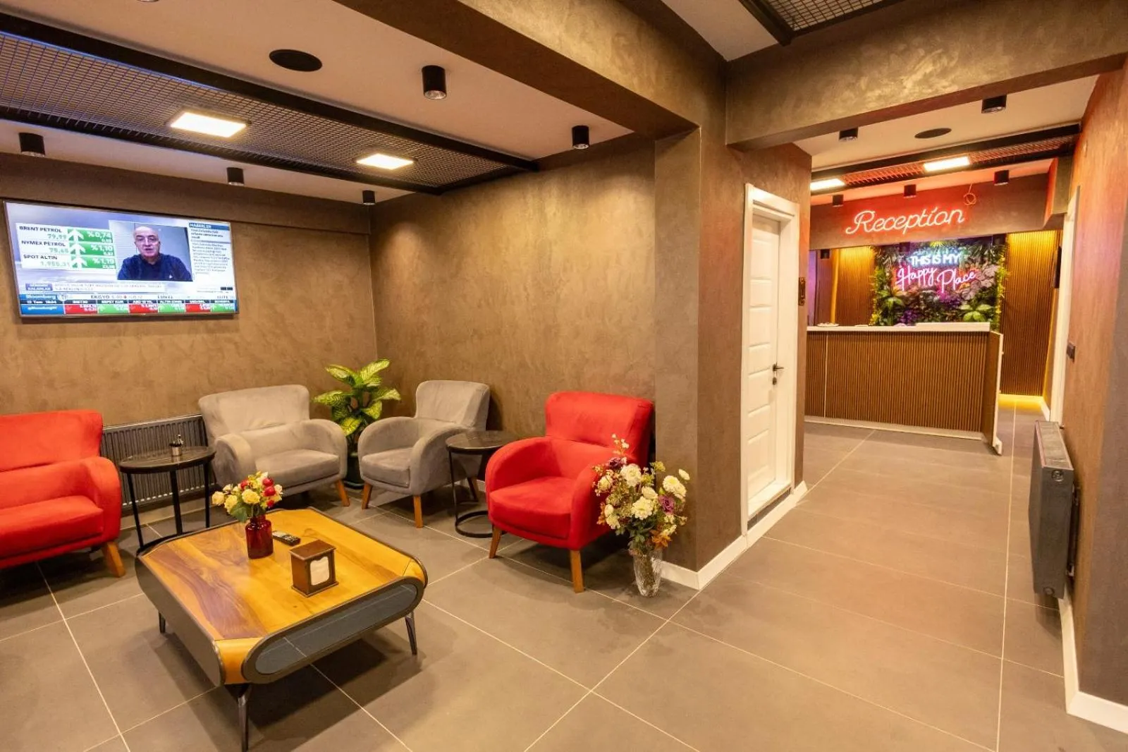 Communal lounge/ TV room in COMFORT HOUSE HOTEL