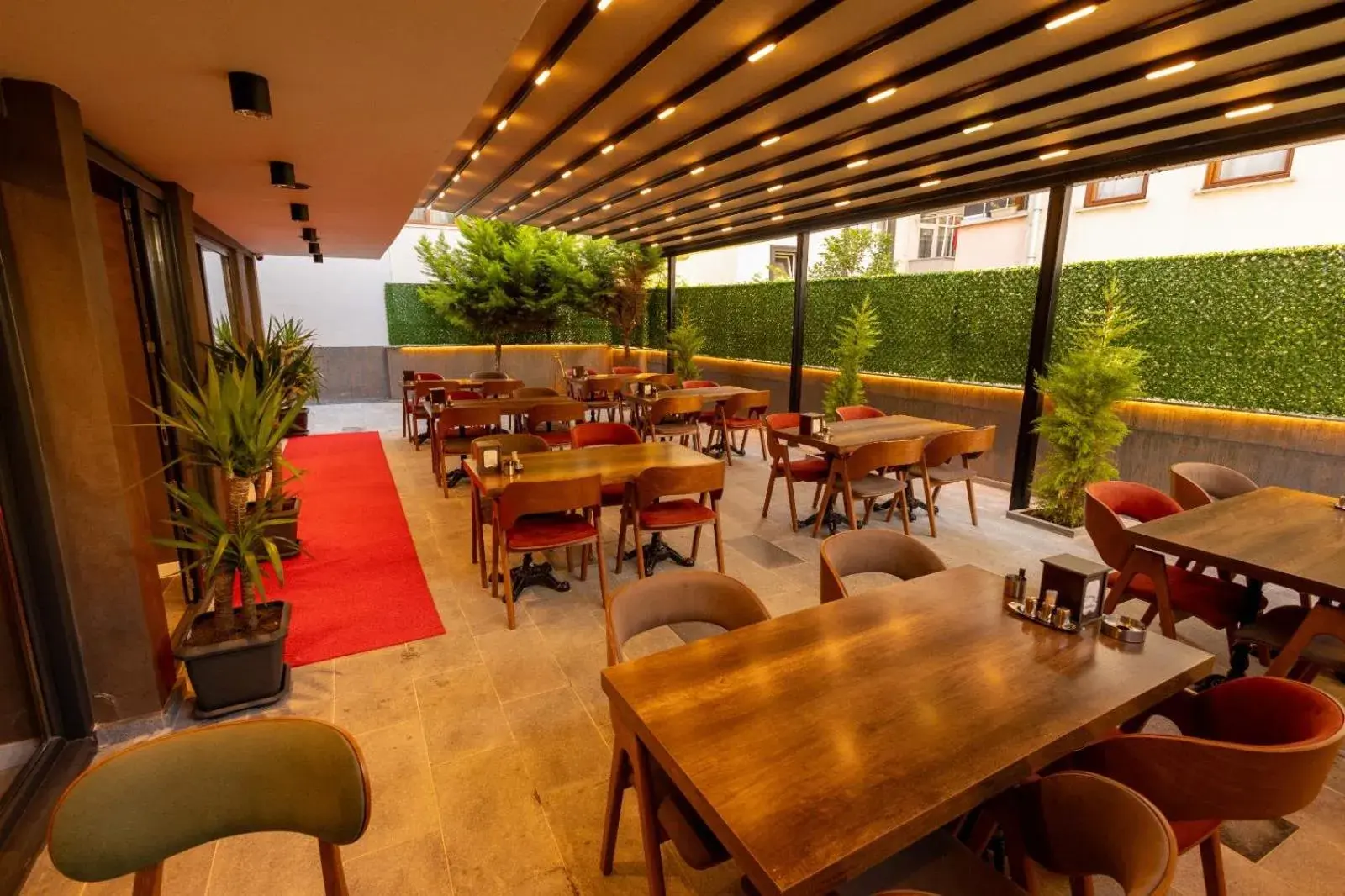 Restaurant/places to eat in COMFORT HOUSE HOTEL Restaurant/places to eat in COMFORT HOUSE HOTEL