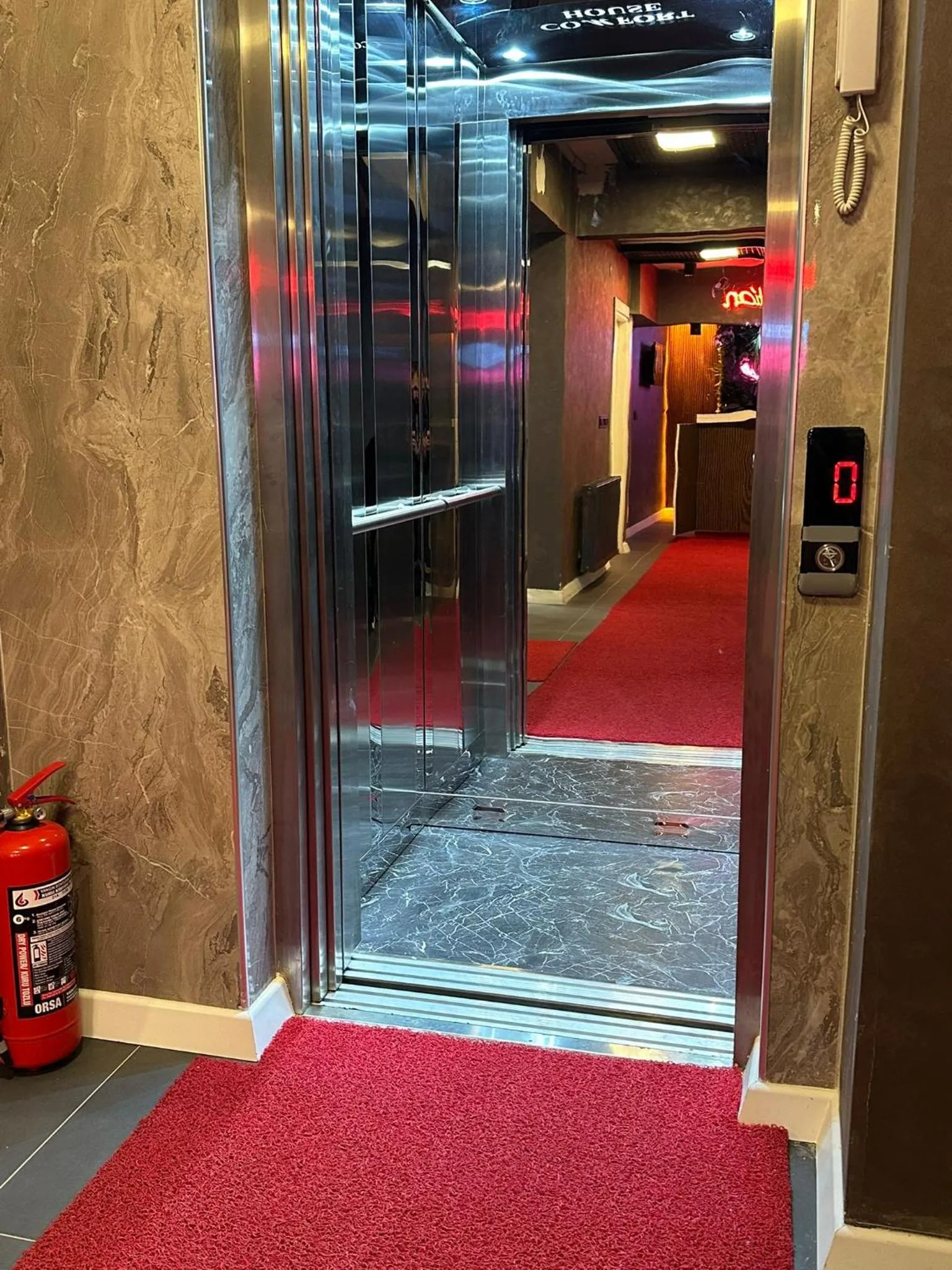 elevator in COMFORT HOUSE HOTEL