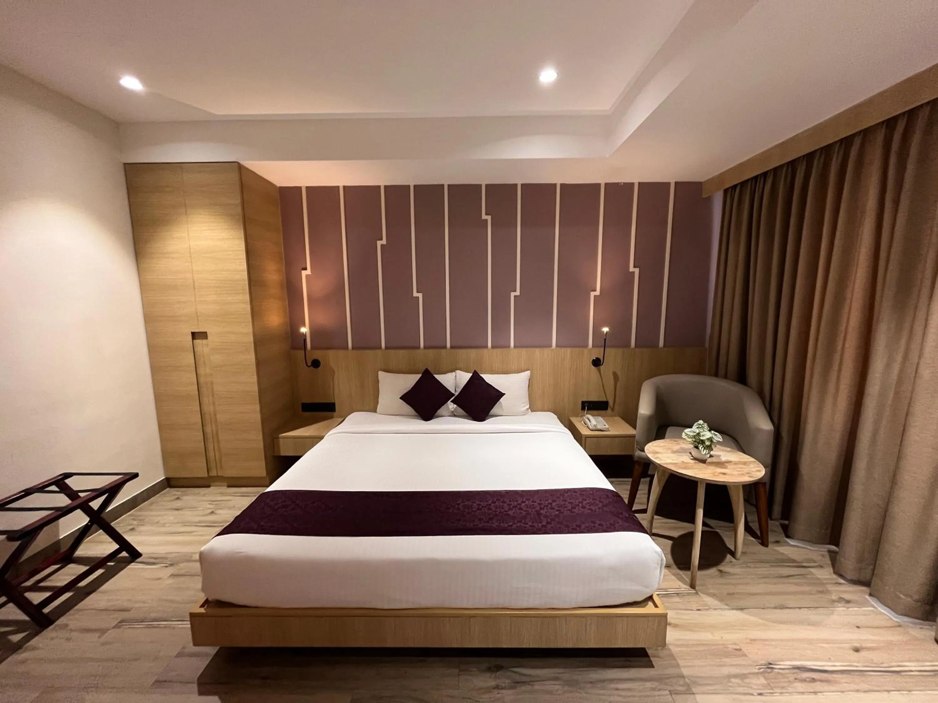 Bed in Sachika Hotels, Guwahati