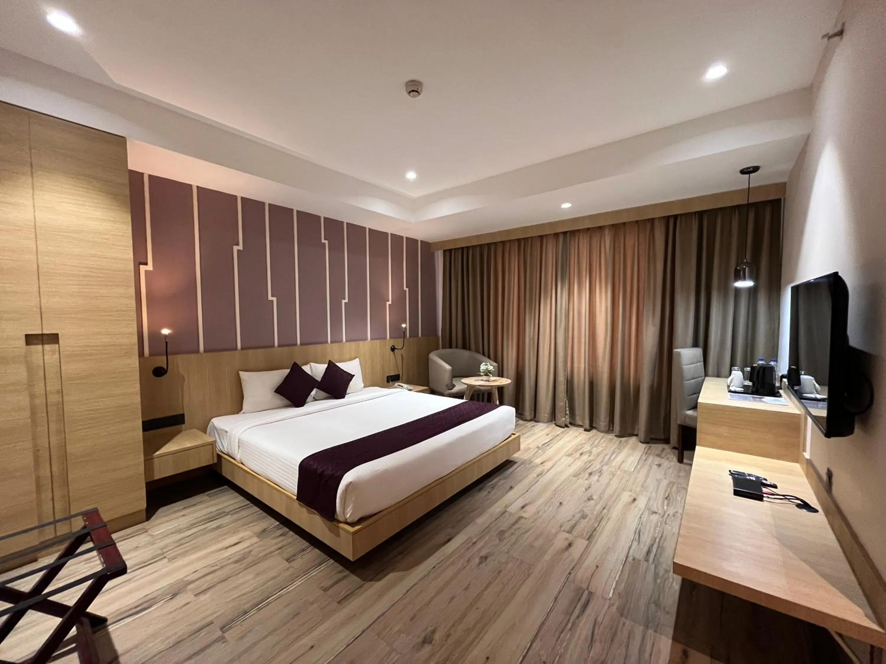 TV and multimedia, Bed in Sachika Hotels, Guwahati