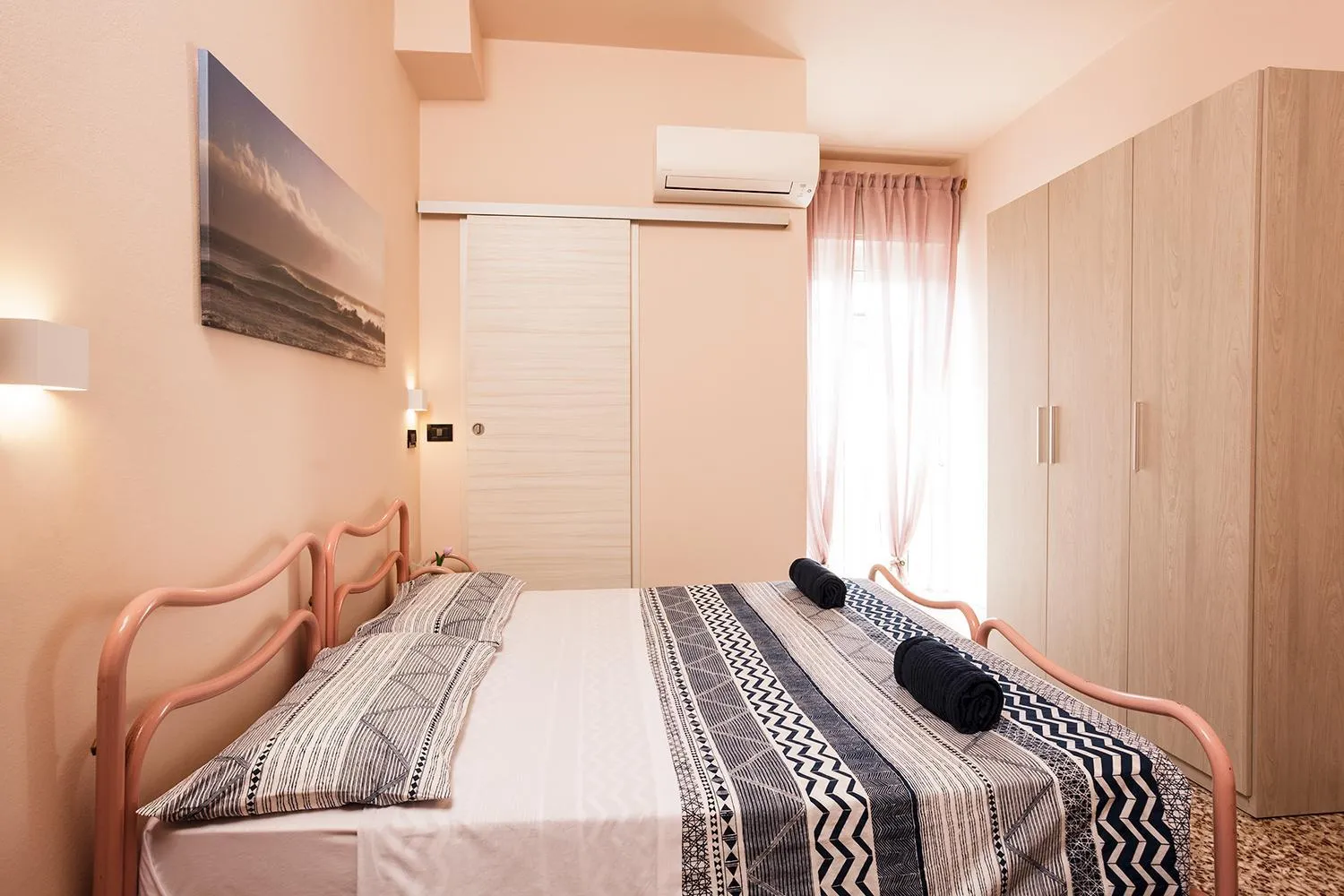 Photo of the whole room in Hotel Paris