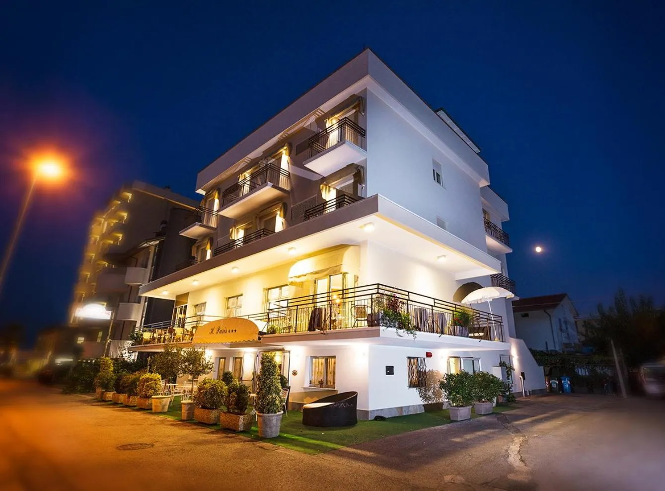 Bird's eye view in Hotel Paris