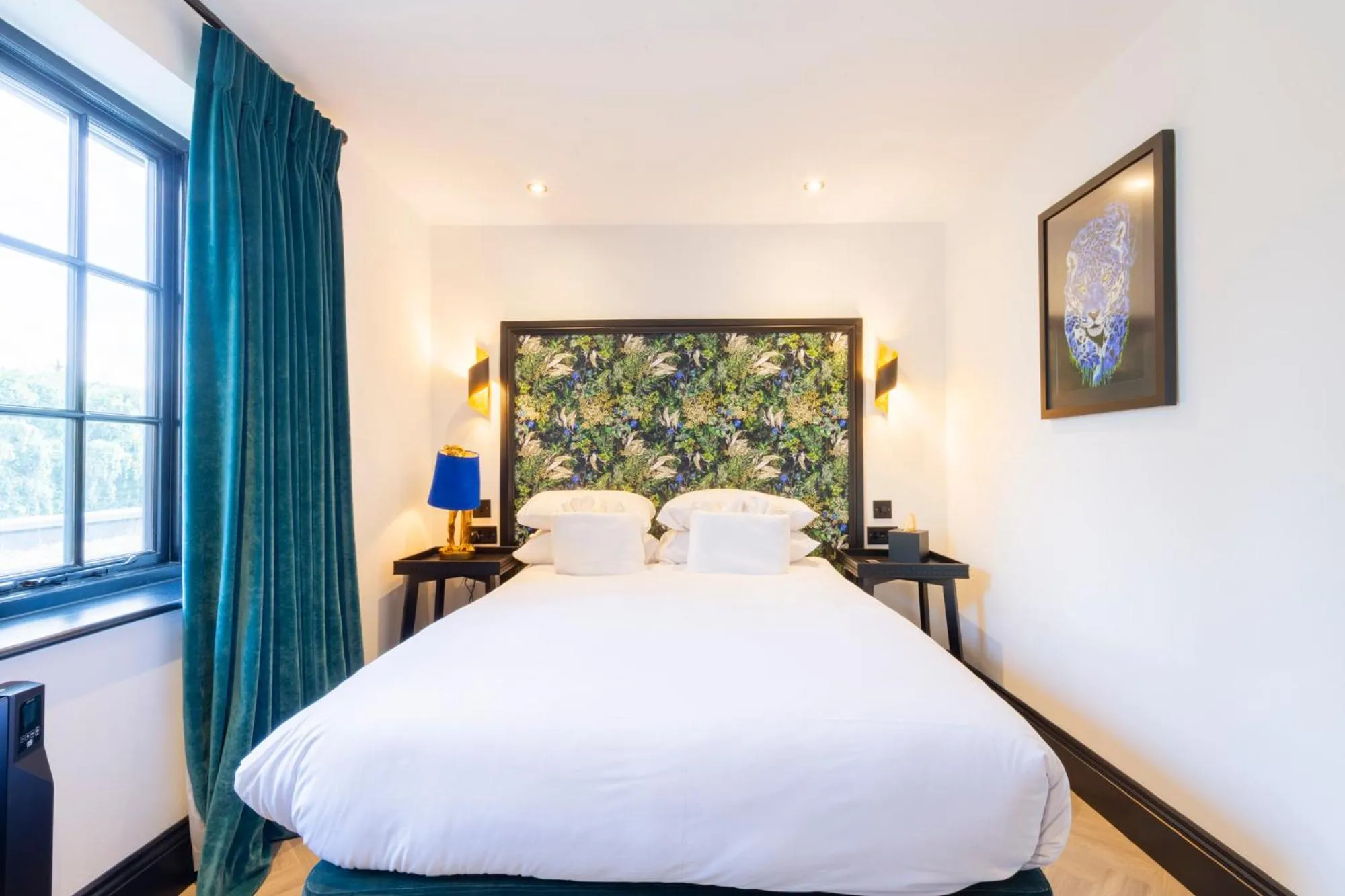 Bedroom, Bed in Wainstones Hotel