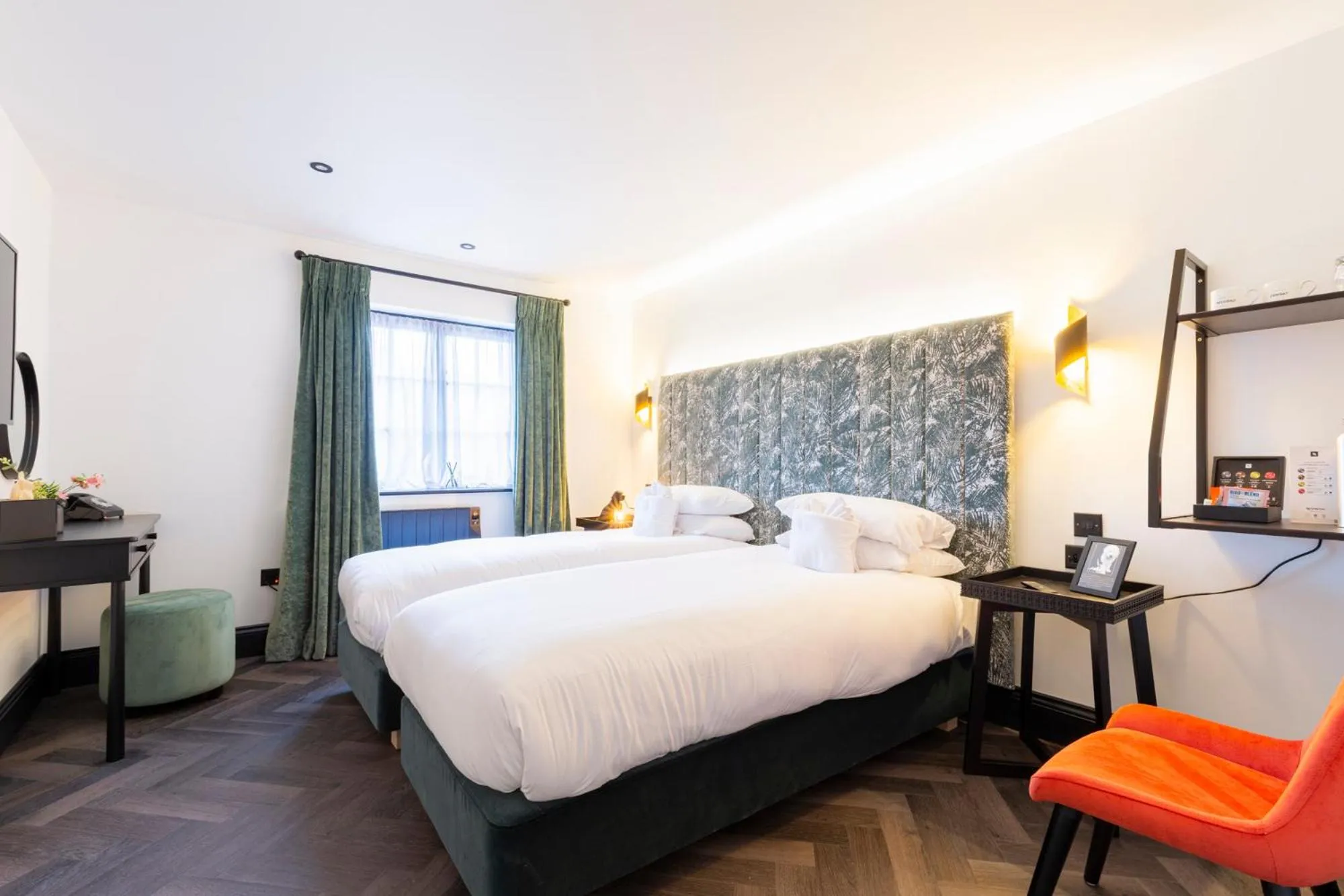 Bedroom, Bed in Wainstones Hotel