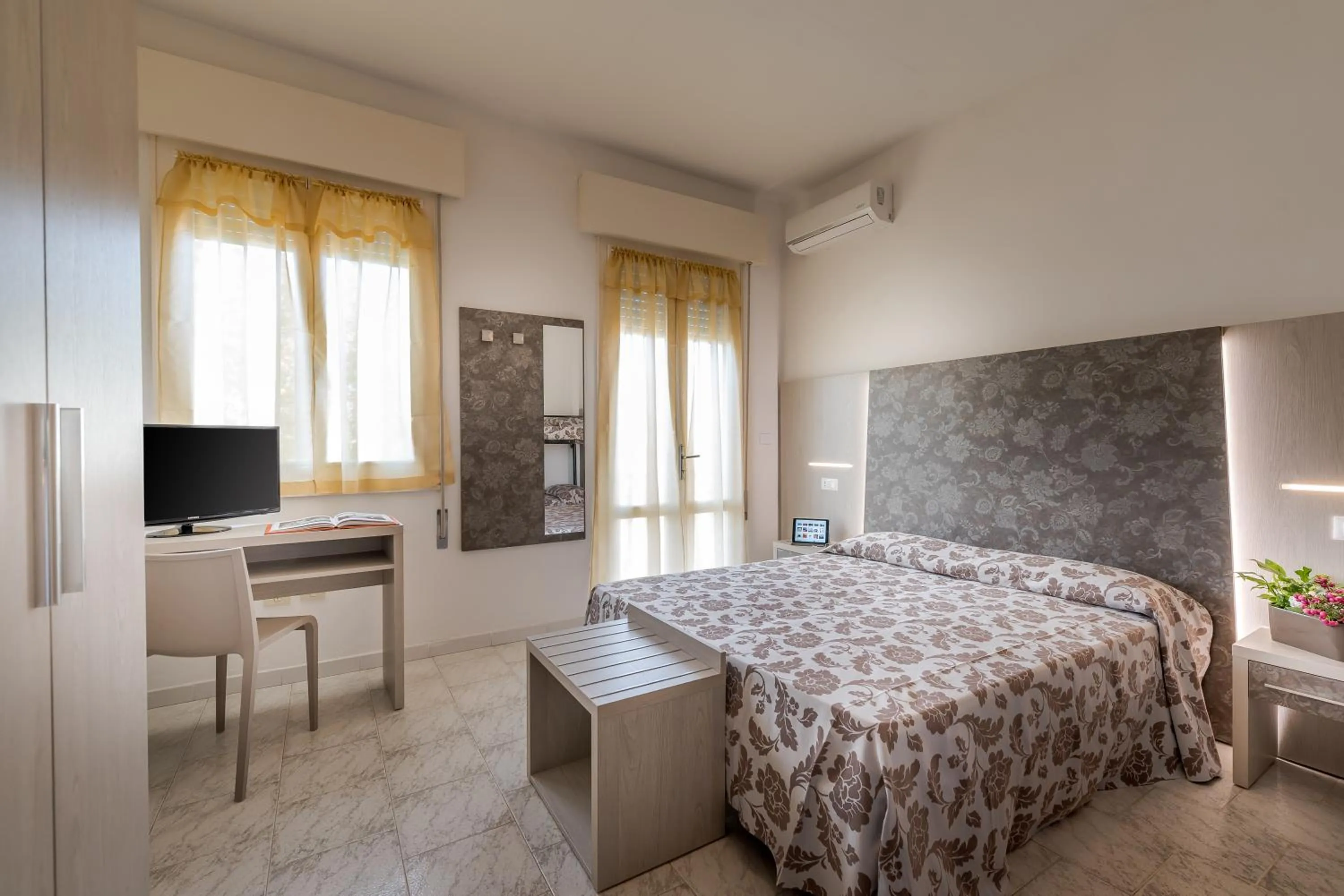 Photo of the whole room, TV/Entertainment Center in Hotel Vallechiara