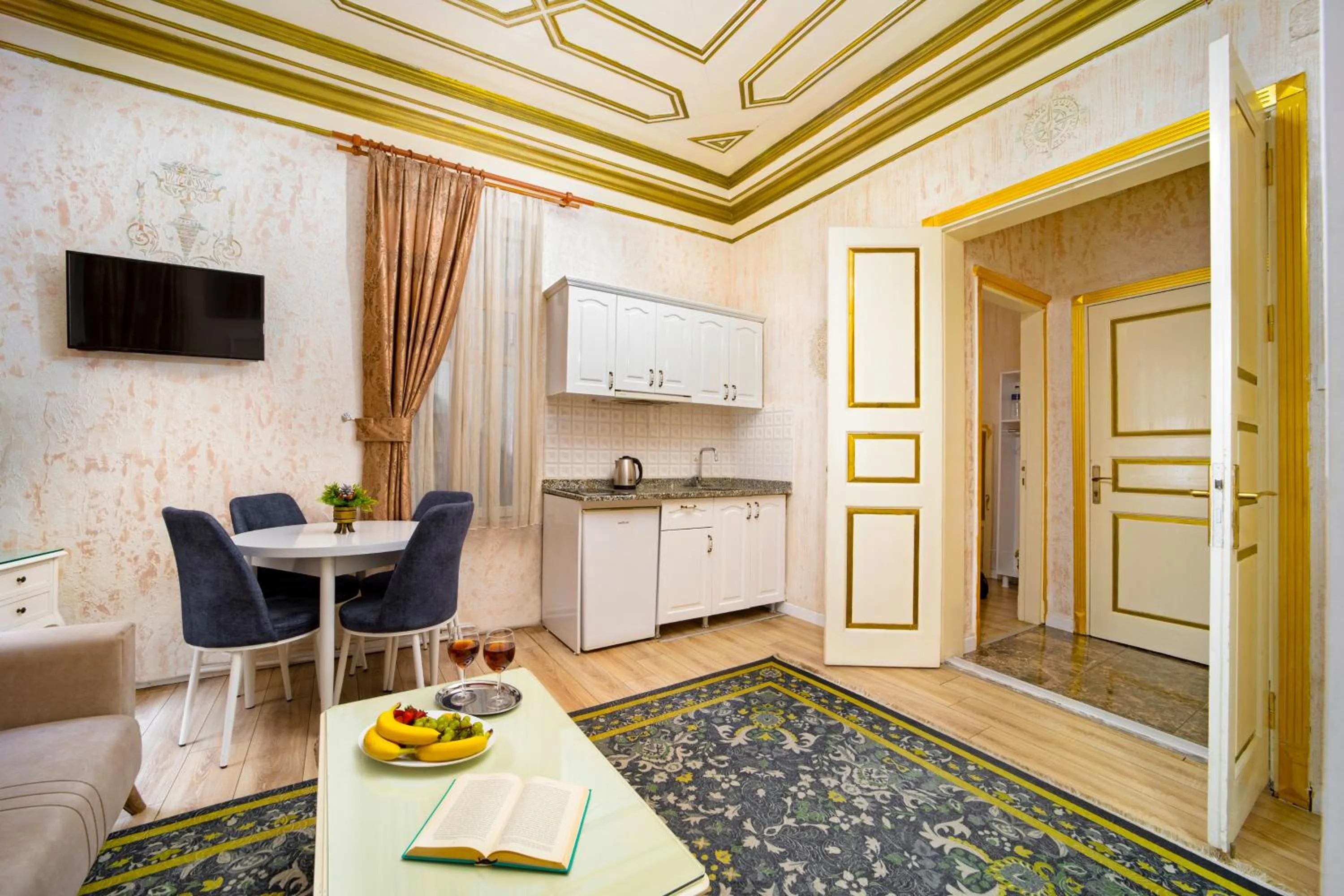 TV and multimedia in Alhambra Apart Hotel