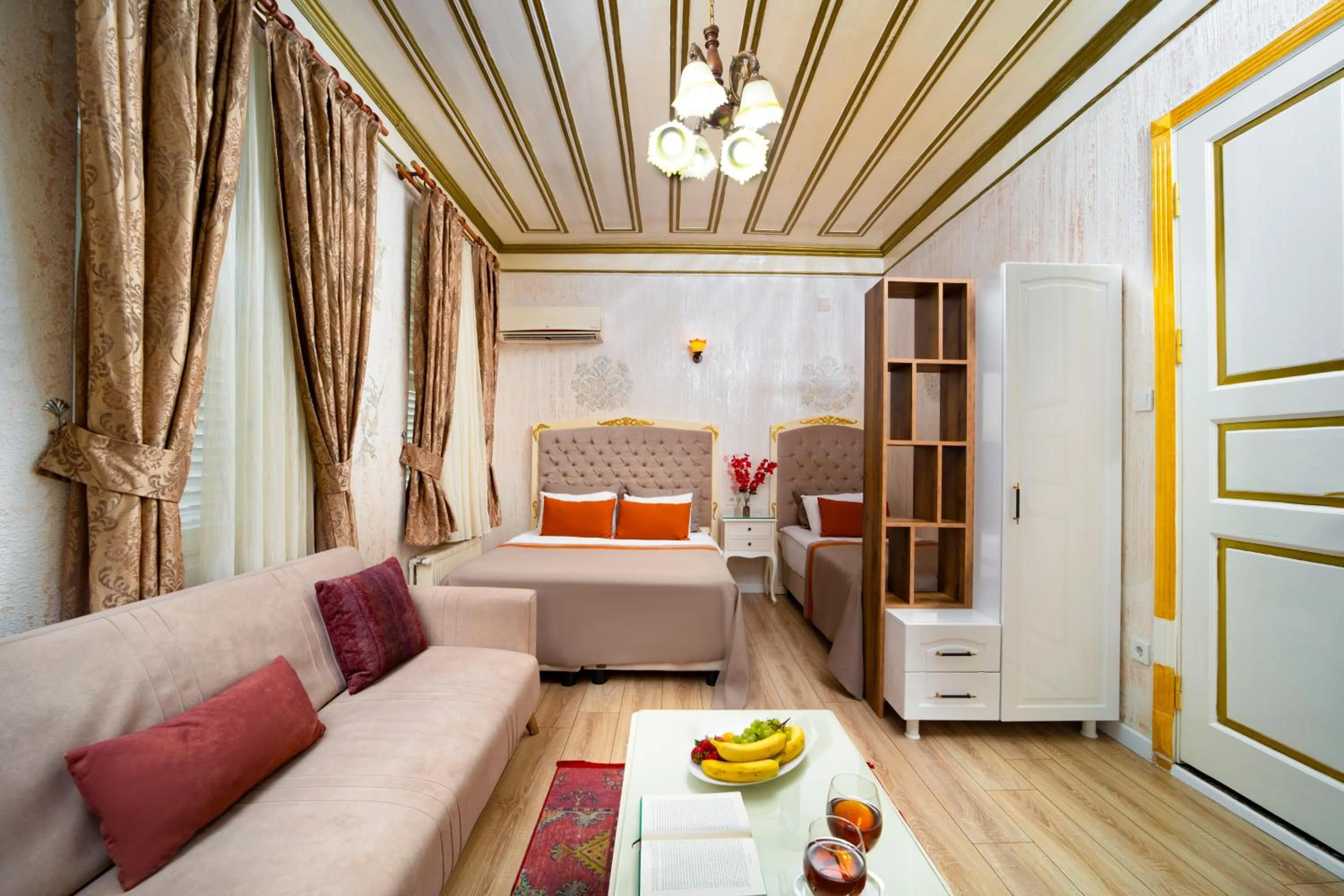 Photo of the whole room in Alhambra Apart Hotel