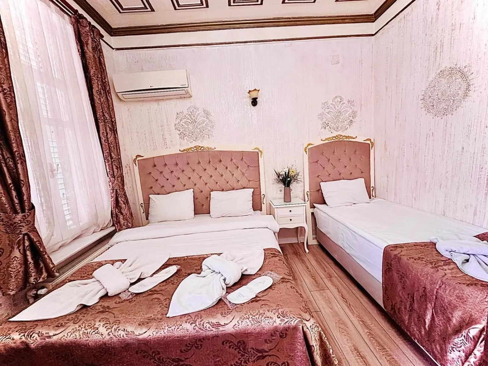 Deluxe One-Bedroom Suite (4 Adults) With Kitchen in Alhambra Apart Hotel
