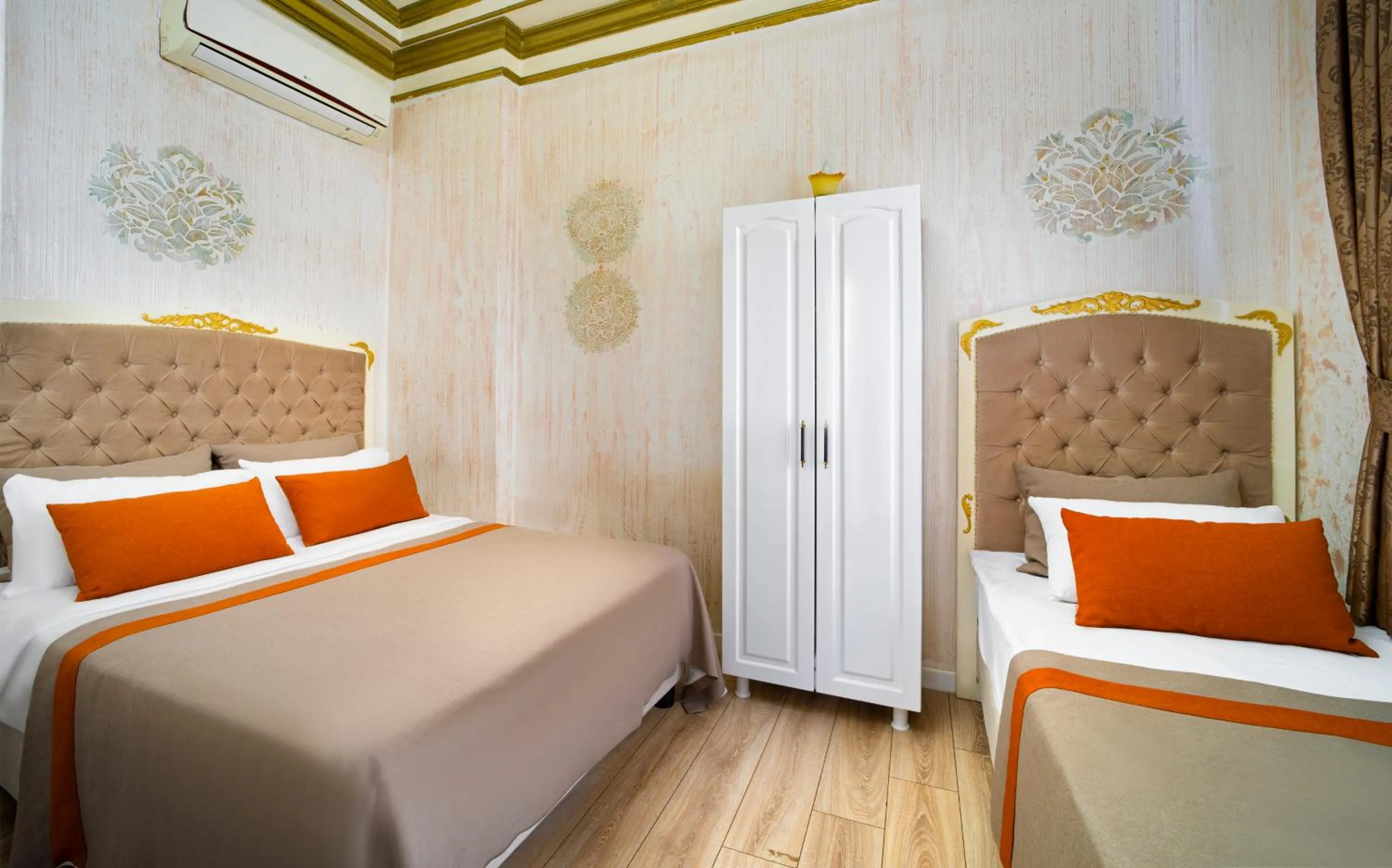 Bedroom, Bed in Alhambra Apart Hotel