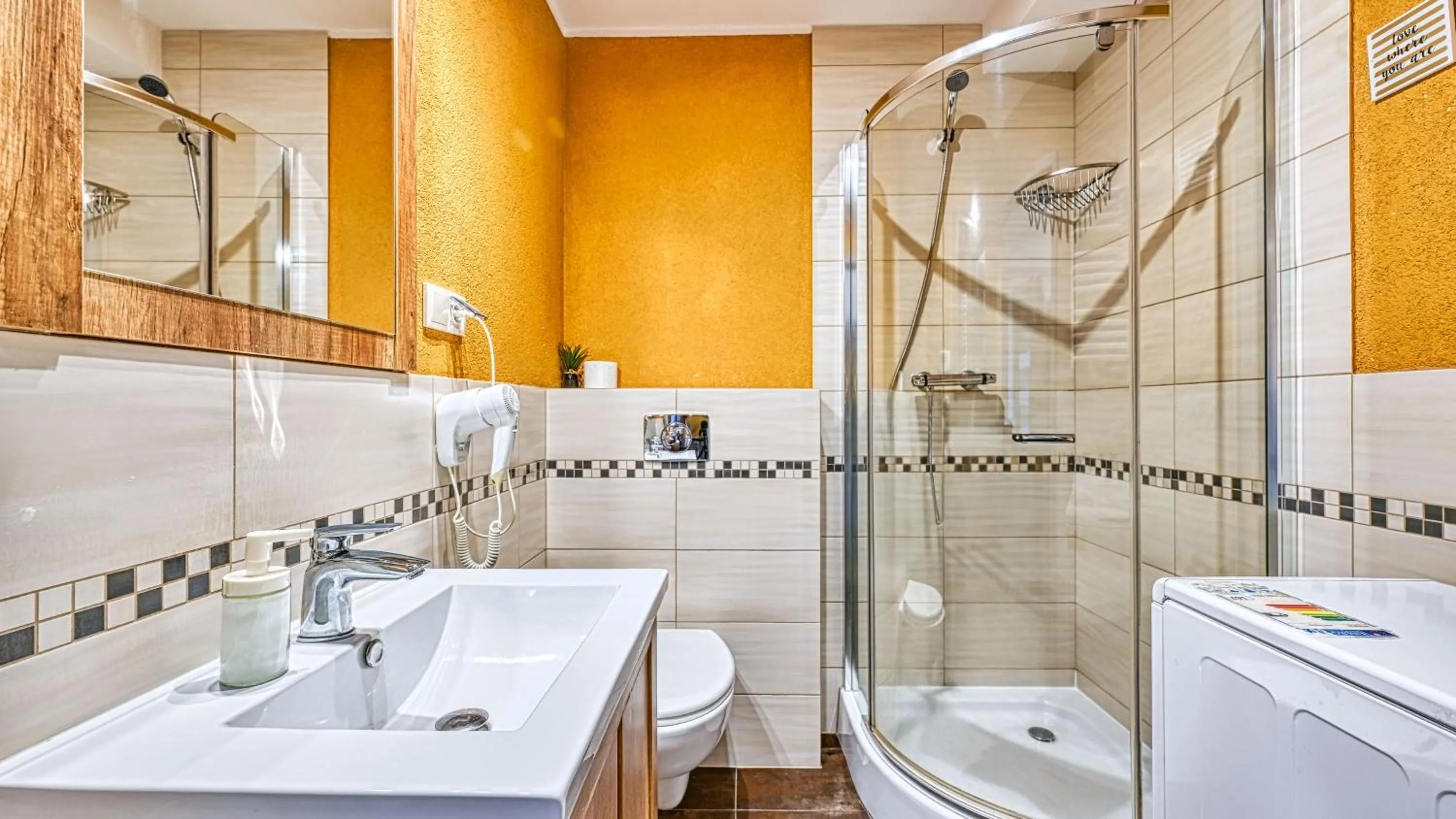 Shower in Karpacz Sucha, Sun & Snow