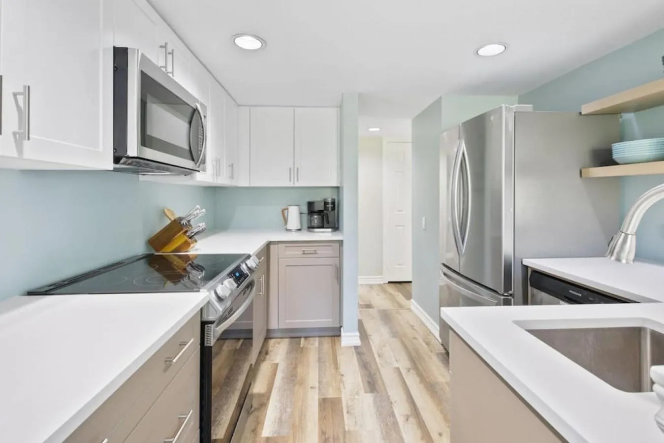 Kitchen or kitchenette in 3BR Bright Mountain View Condo at Blue on Monterra