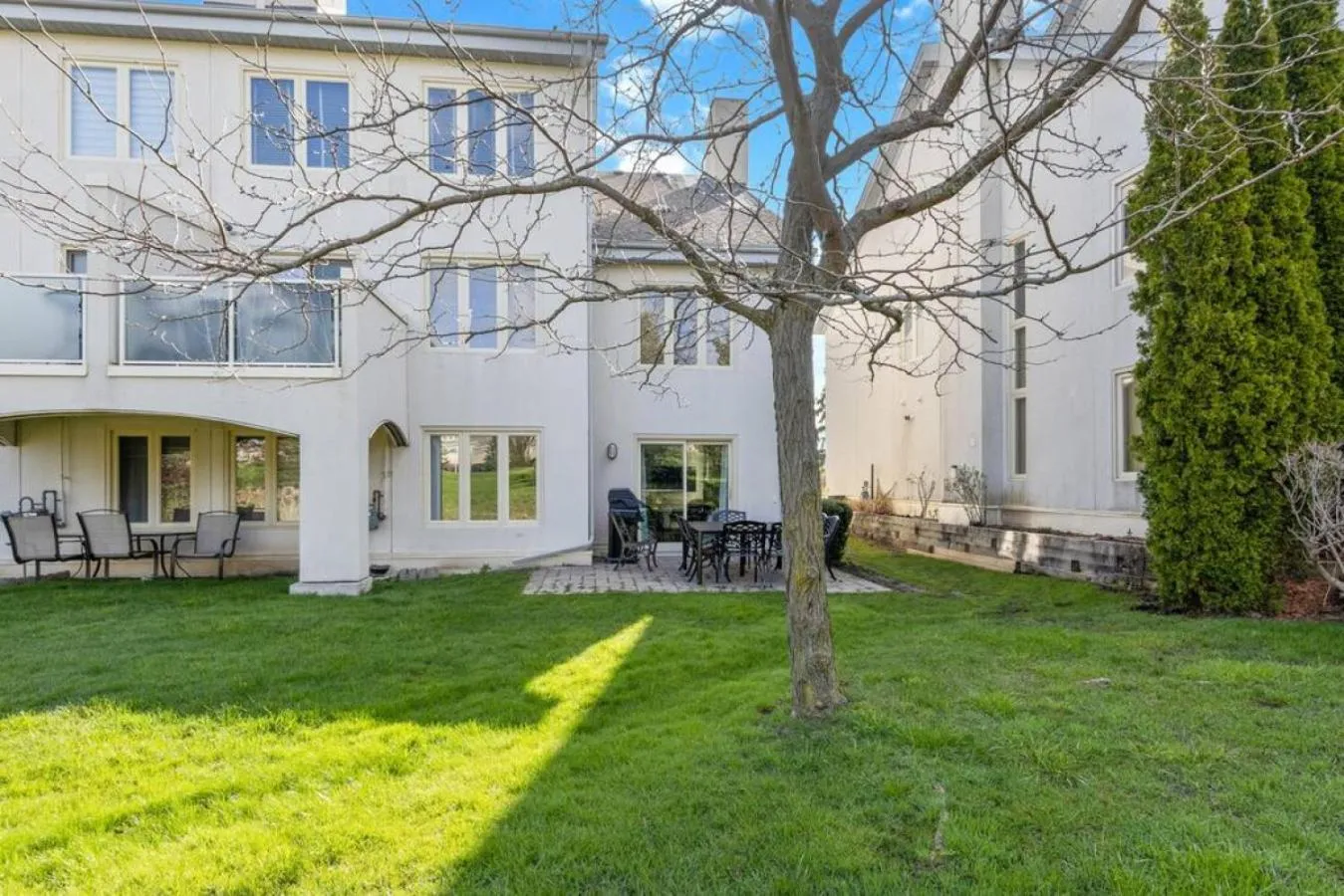 Garden view in 3BR Bright Mountain View Condo at Blue on Monterra