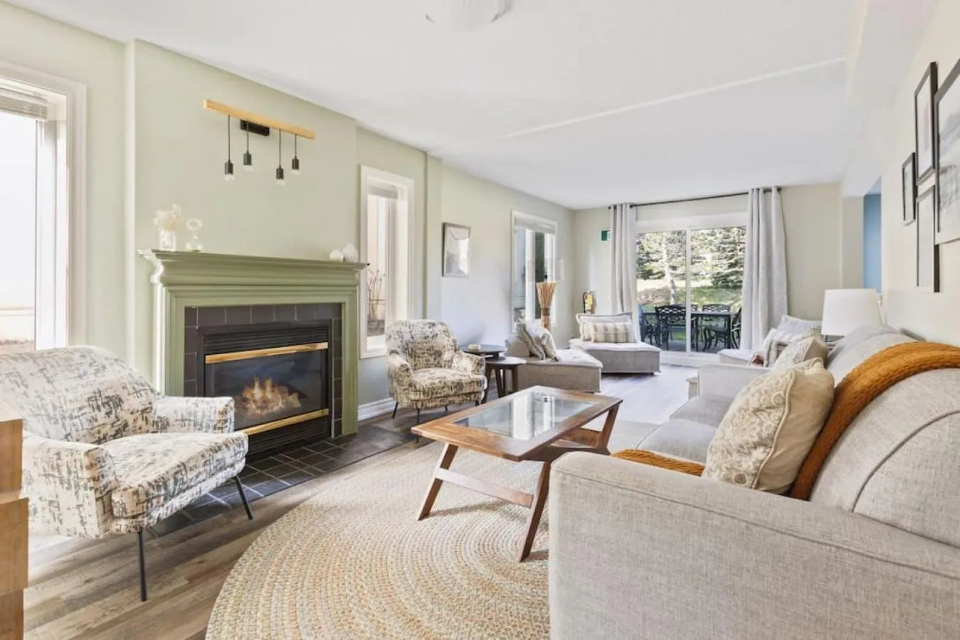 3BR Bright Mountain View Condo at Blue on Monterra