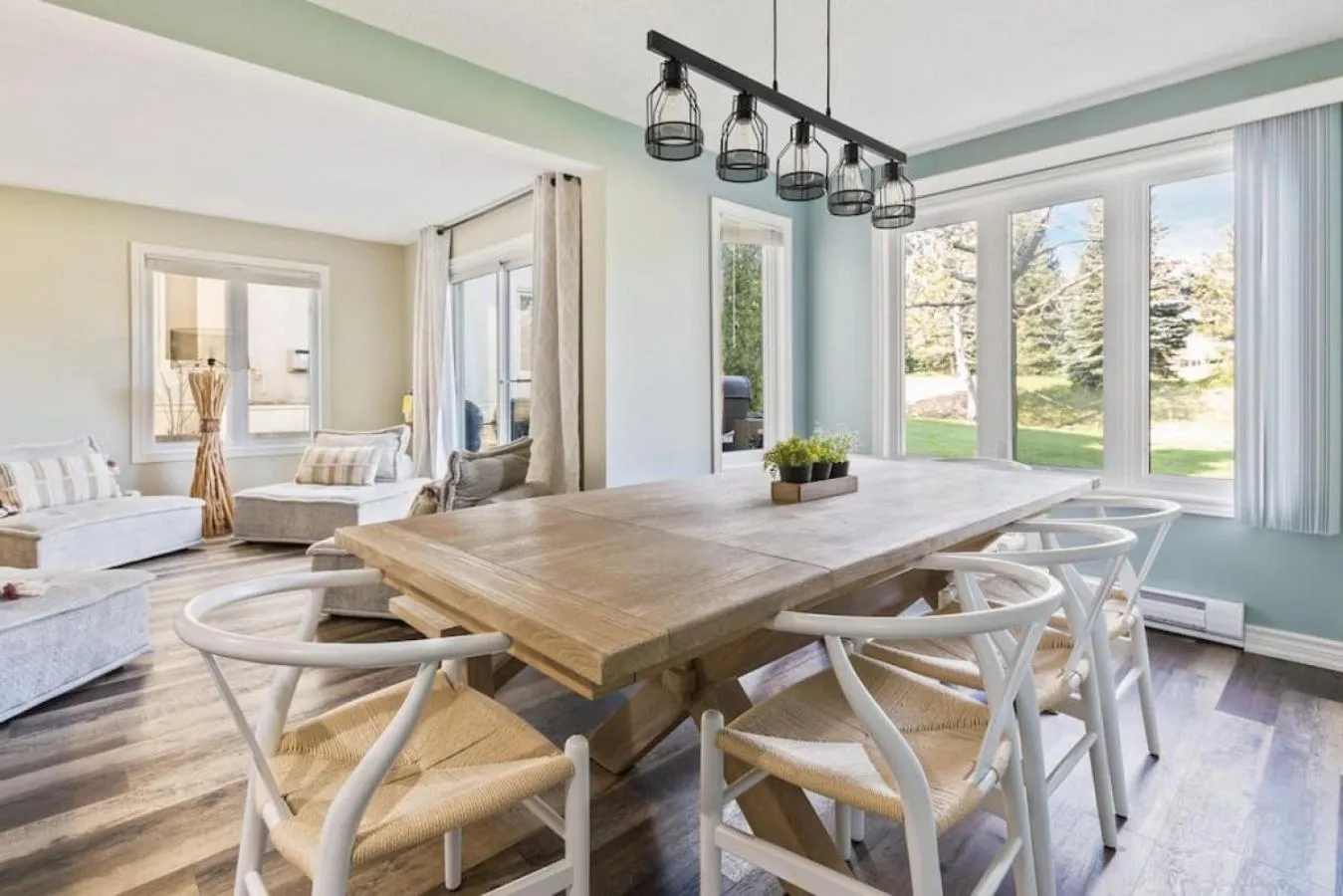 Dining area in 3BR Bright Mountain View Condo at Blue on Monterra