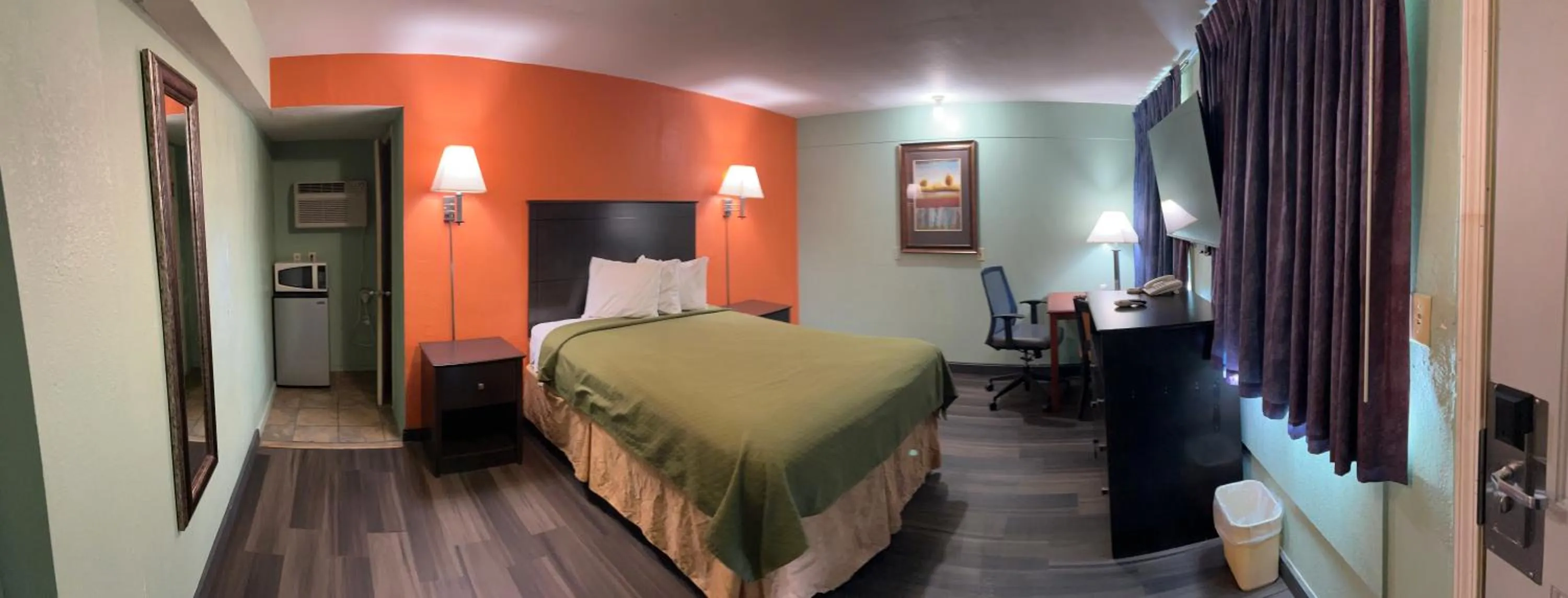 Bed in Town & Country Motel