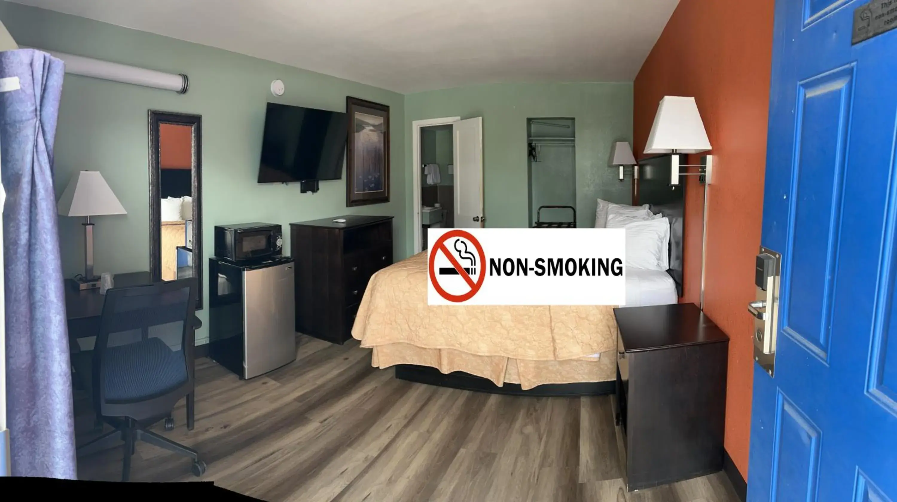 King Suite in Town & Country Motel King Suite in Town & Country Motel