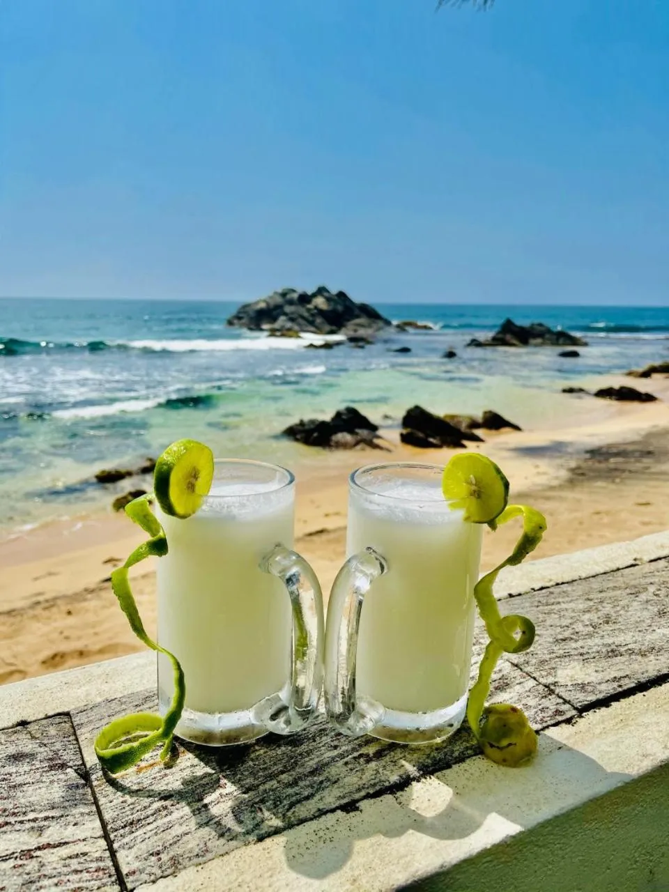 Drinks in Rockside Cabanas Hotel