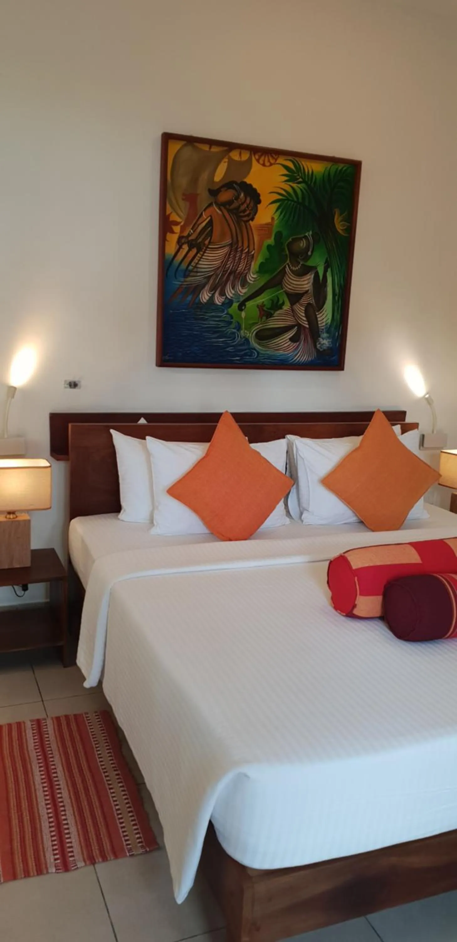 Bed in Rockside Cabanas Hotel