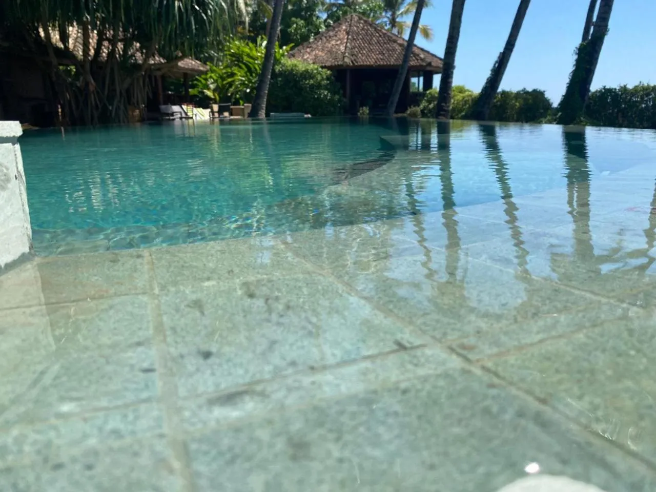 Swimming pool in Rockside Cabanas Hotel