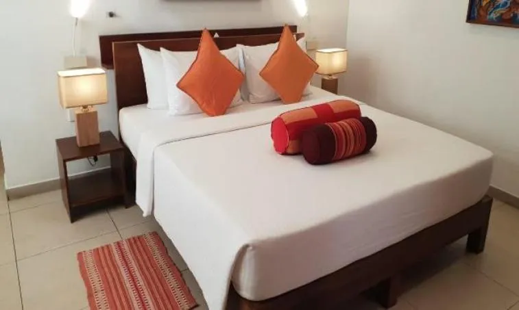 Bed in Rockside Cabanas Hotel