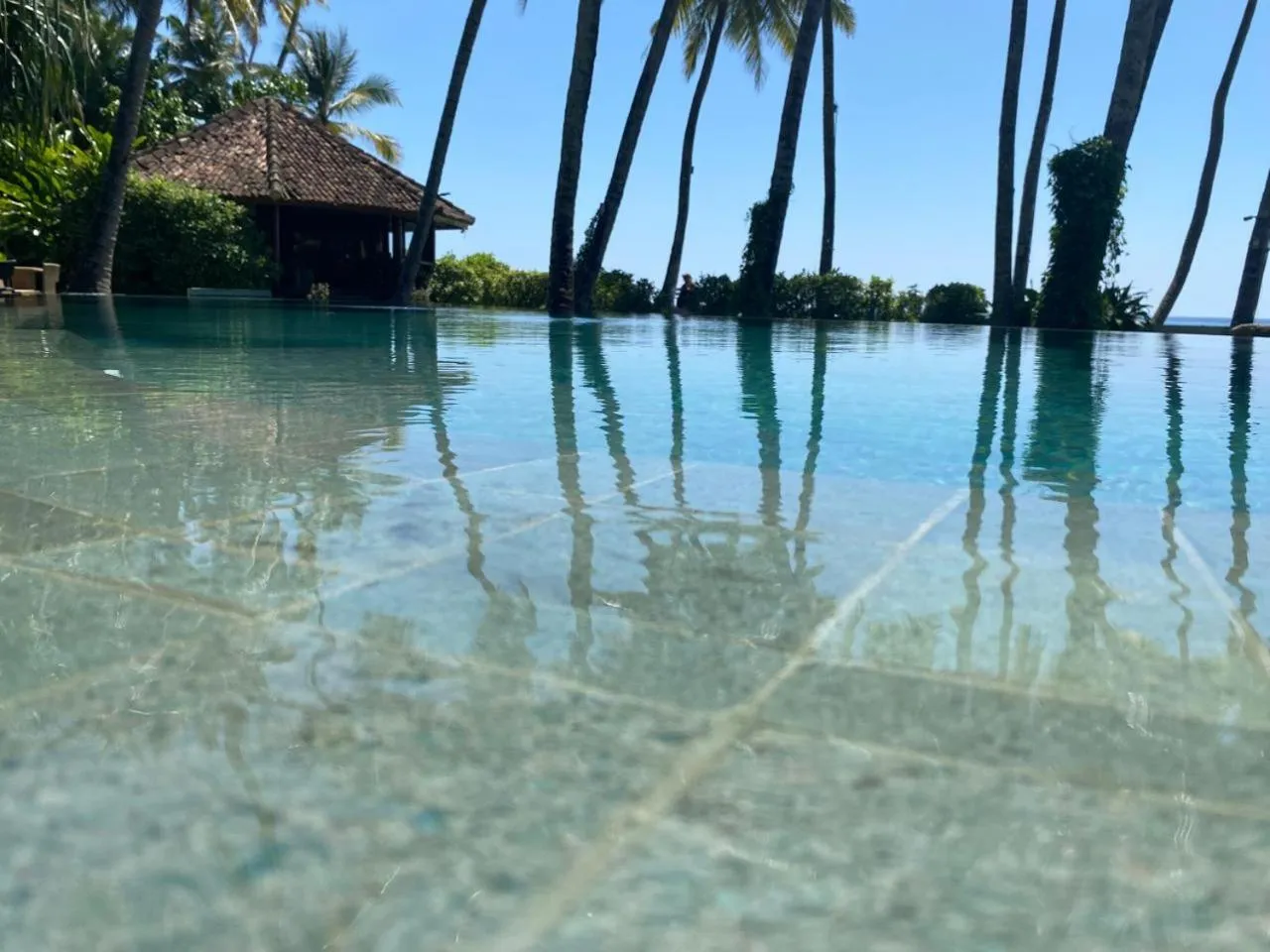Swimming pool in Rockside Cabanas Hotel