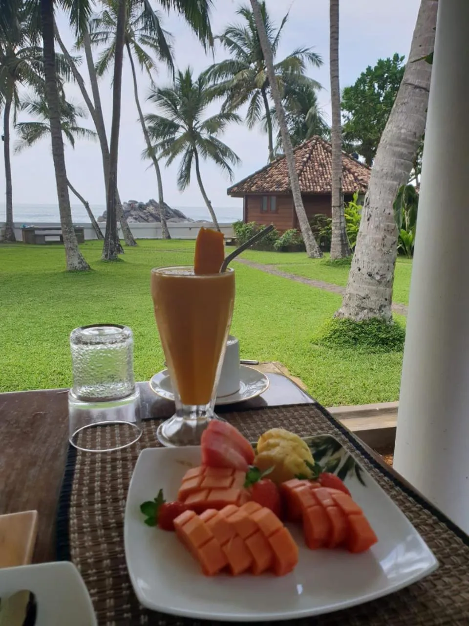 Food and drinks in Rockside Cabanas Hotel