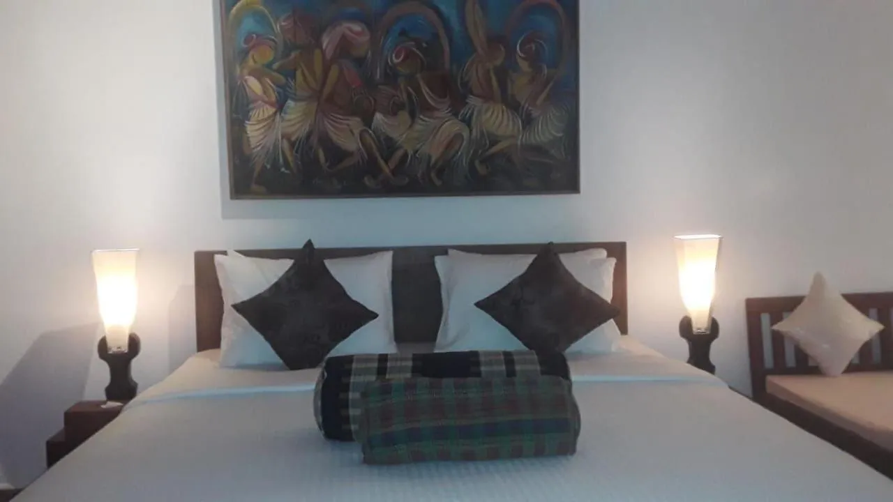 Bed in Rockside Cabanas Hotel