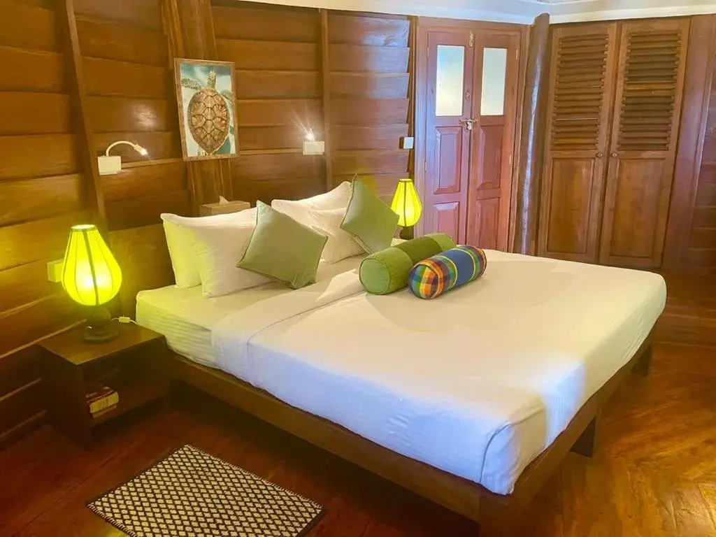 Bedroom, Bed in Rockside Cabanas Hotel Bedroom, Bed in Rockside Cabanas Hotel