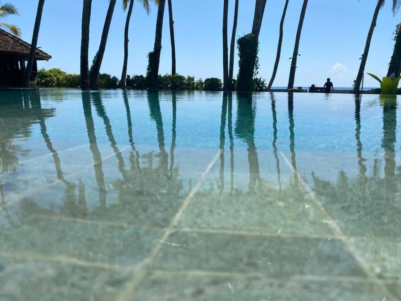 Swimming pool in Rockside Cabanas Hotel