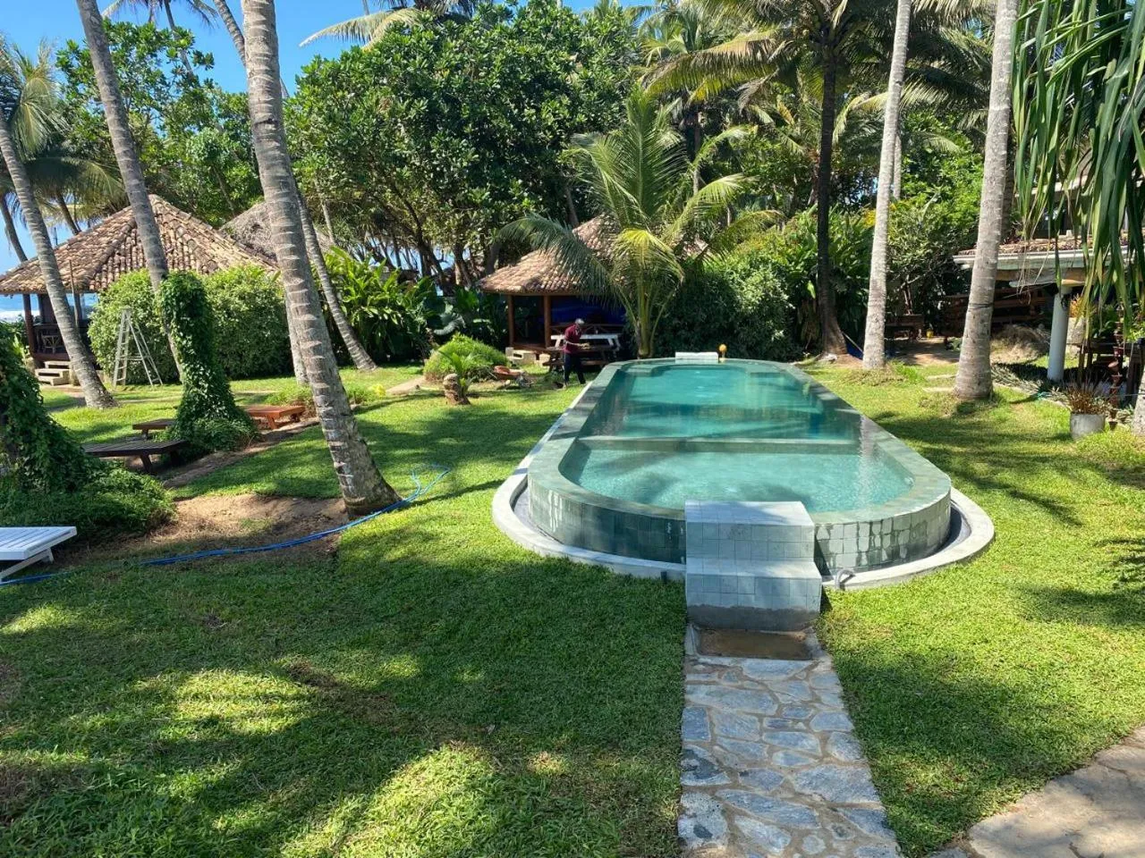 Swimming pool in Rockside Cabanas Hotel