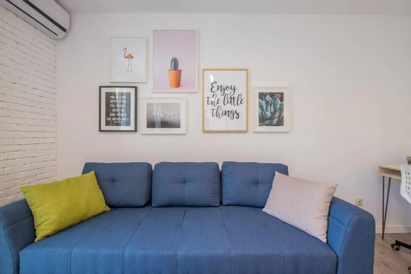 Quiet & airy modern apt. Top Centre Free Parking