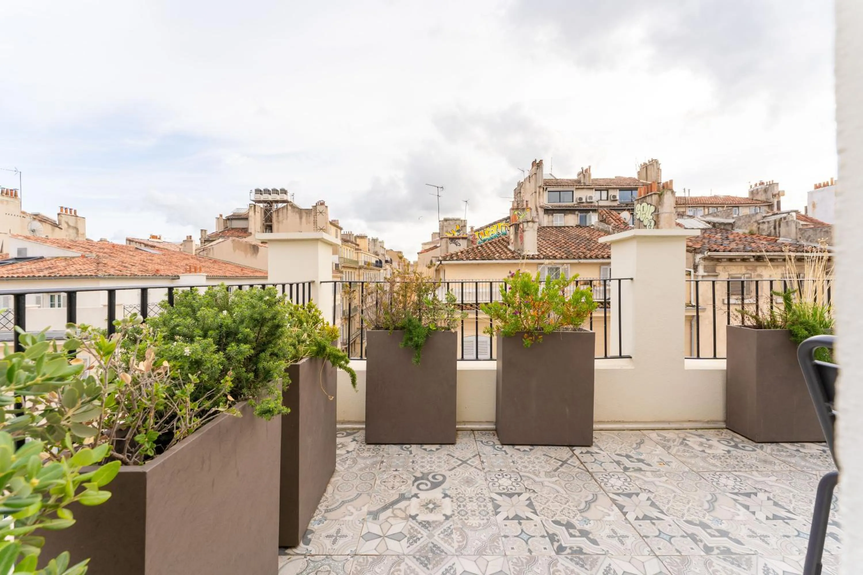 PARADISE Earth & Sea