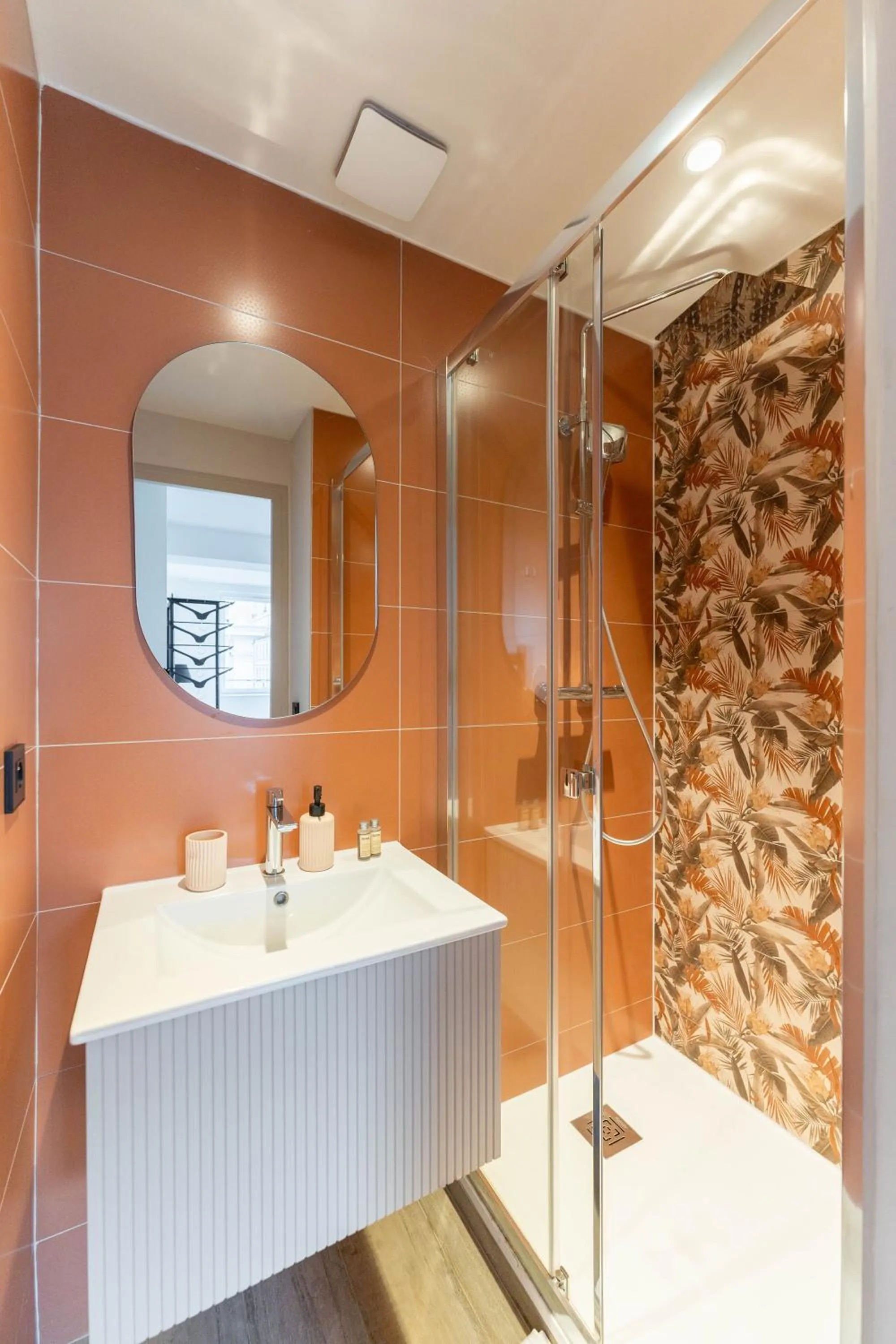 PARADISE Earth & Sea