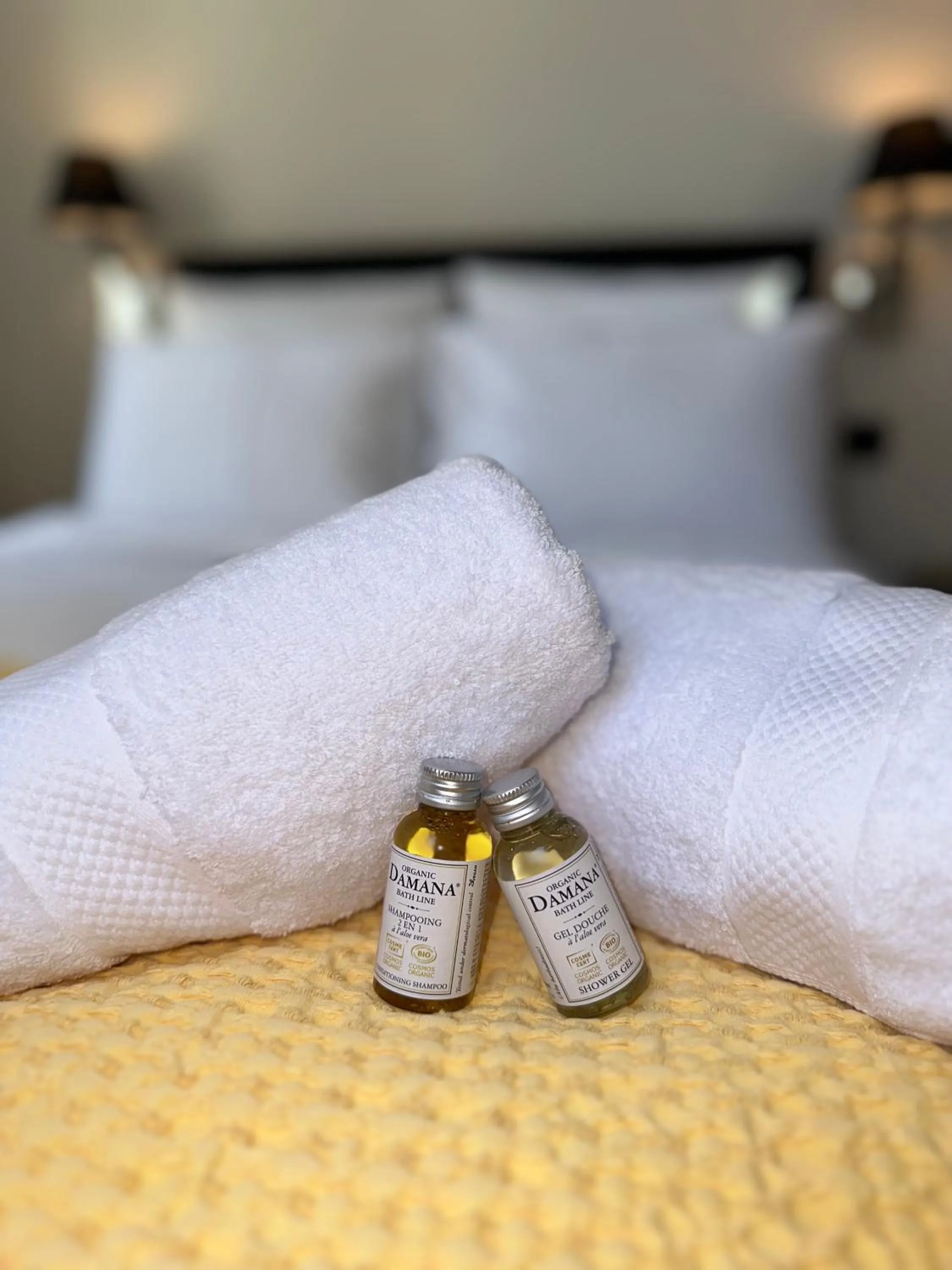 towels, Bed in PARADISE Earth & Sea