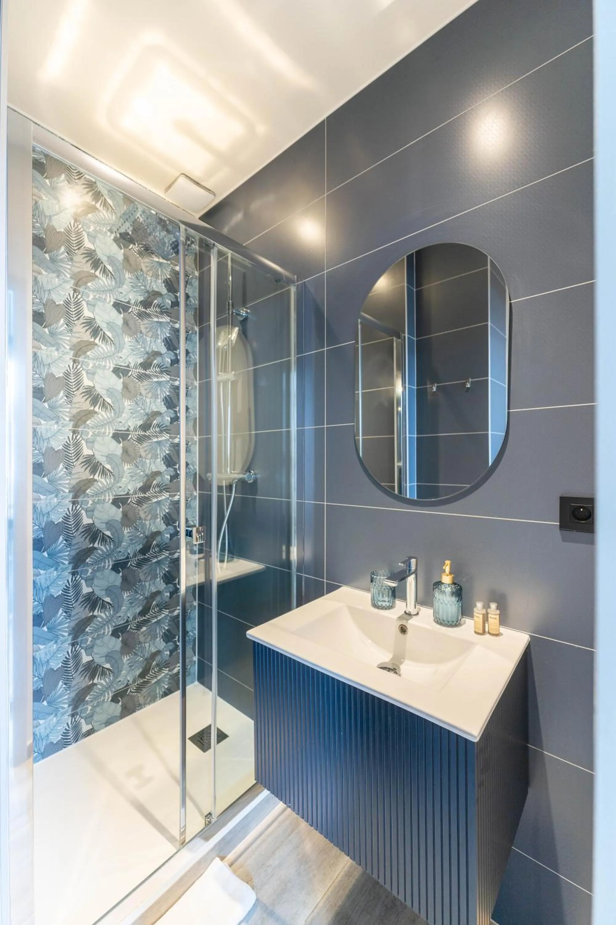 PARADISE Earth & Sea