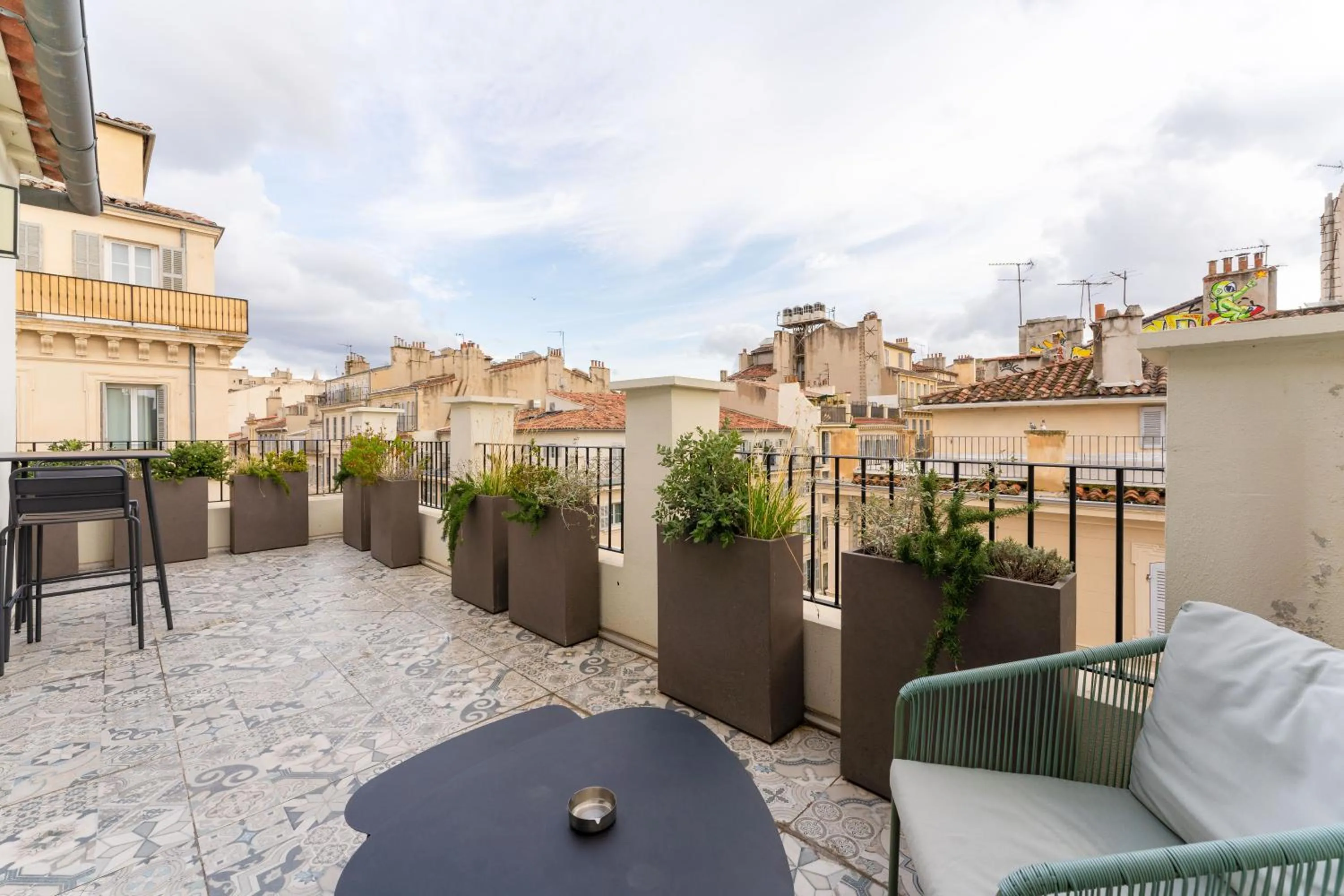 PARADISE Earth & Sea