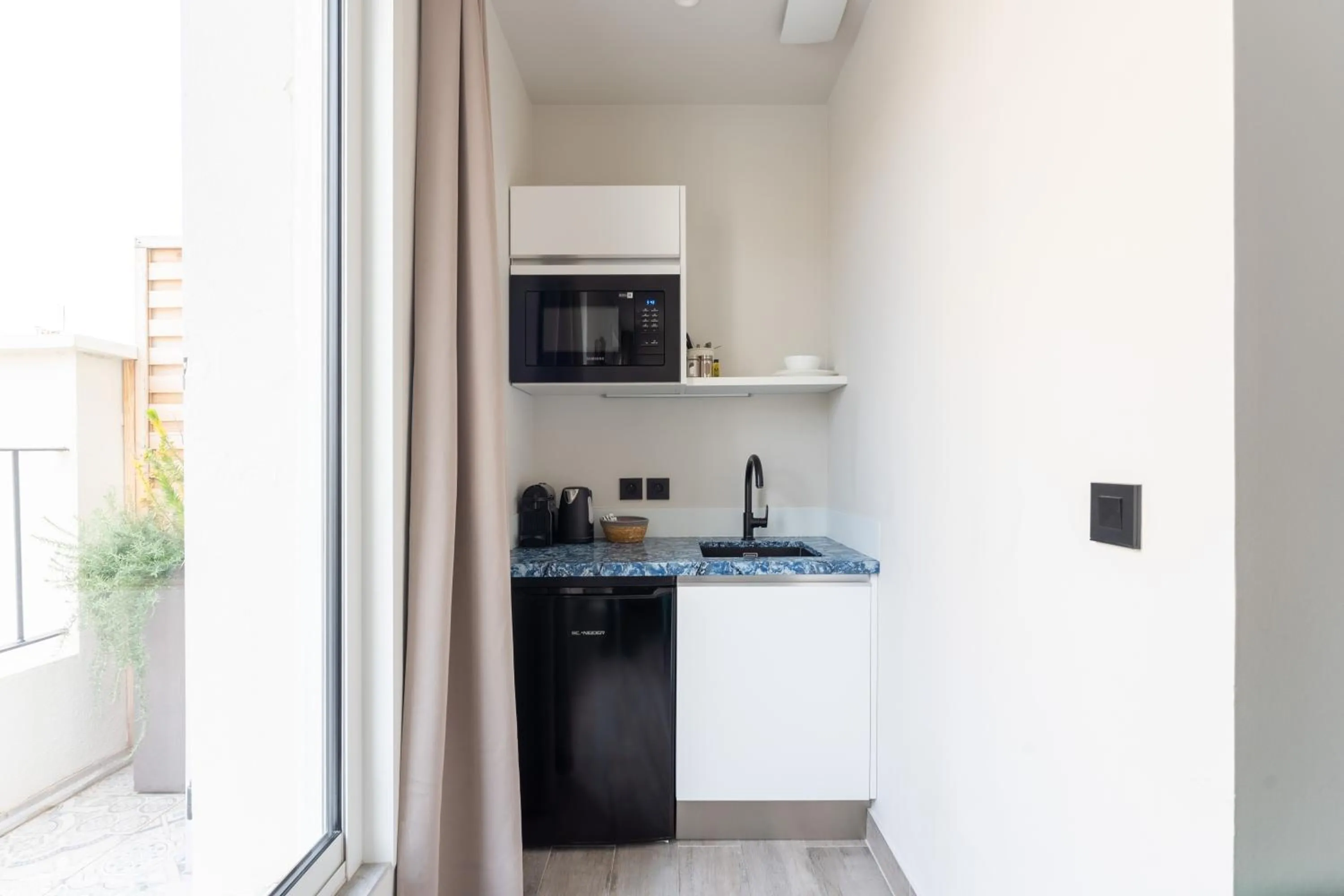 PARADISE Earth & Sea