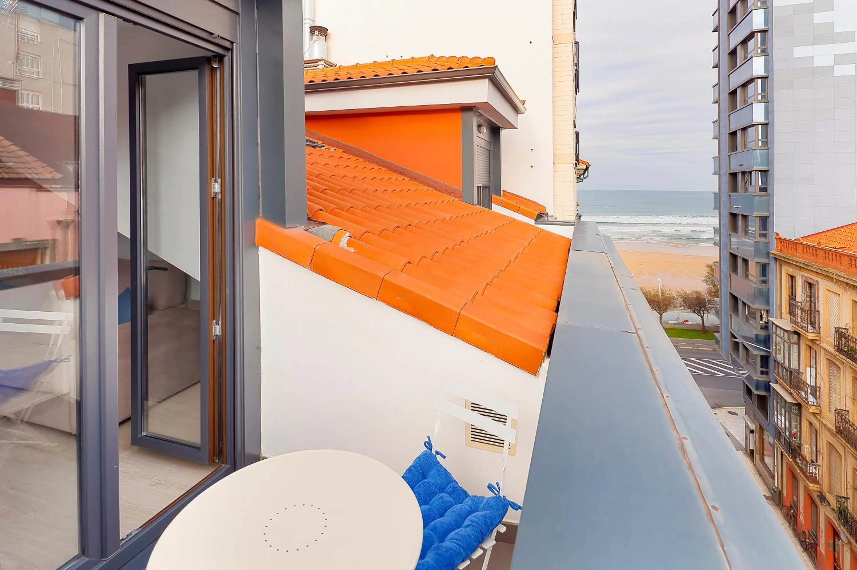 Ático con terraza en playa de San Lorenzo