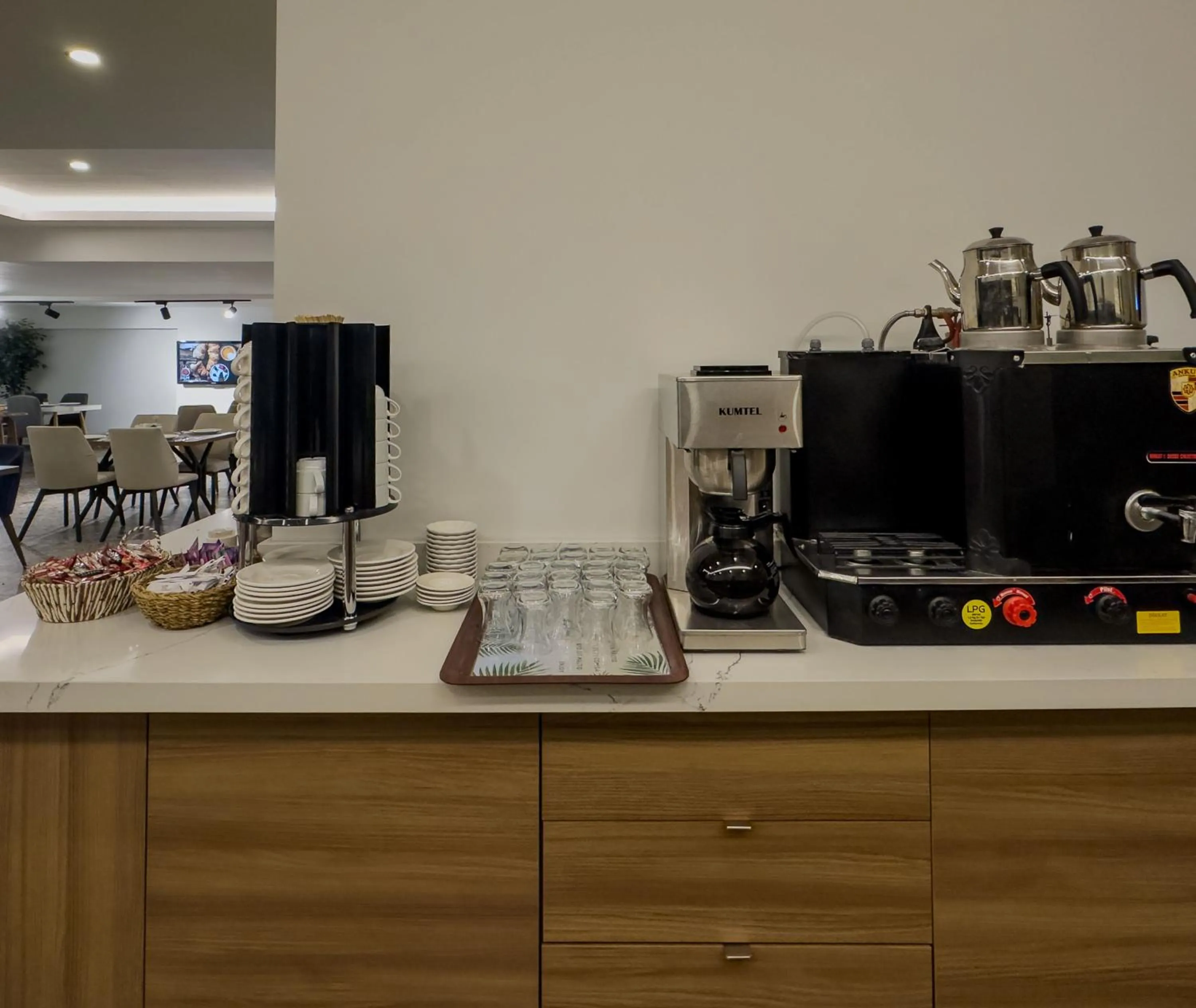 Restaurant/places to eat in Leaf River Suites