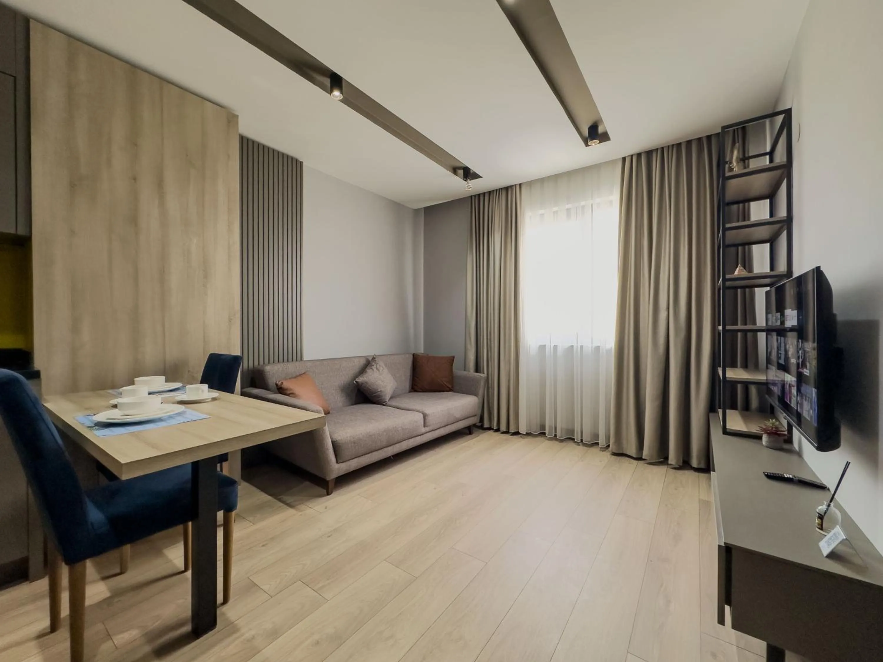 TV and multimedia in Leaf River Suites