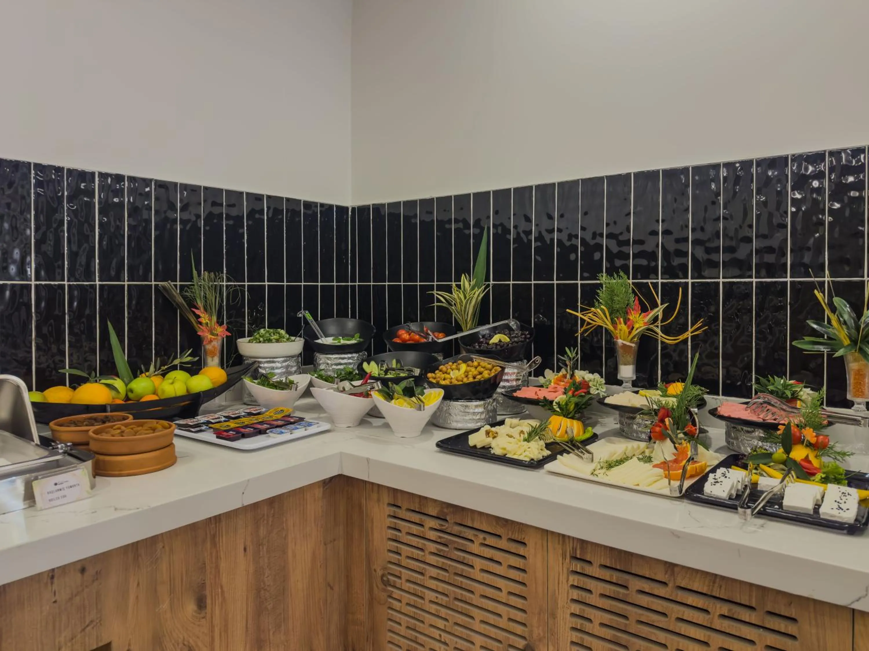 Restaurant/places to eat in Leaf River Suites