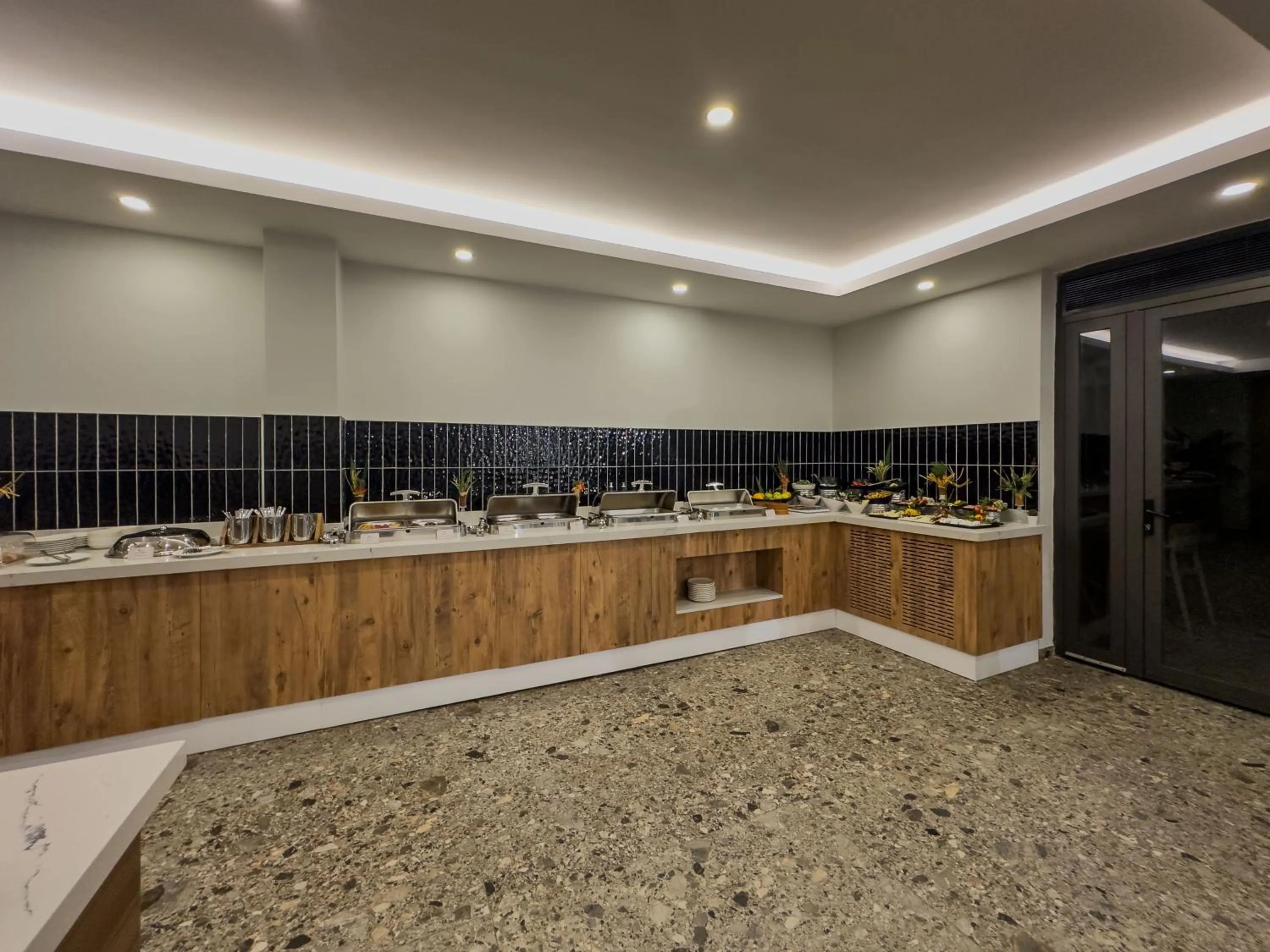 Restaurant/places to eat in Leaf River Suites