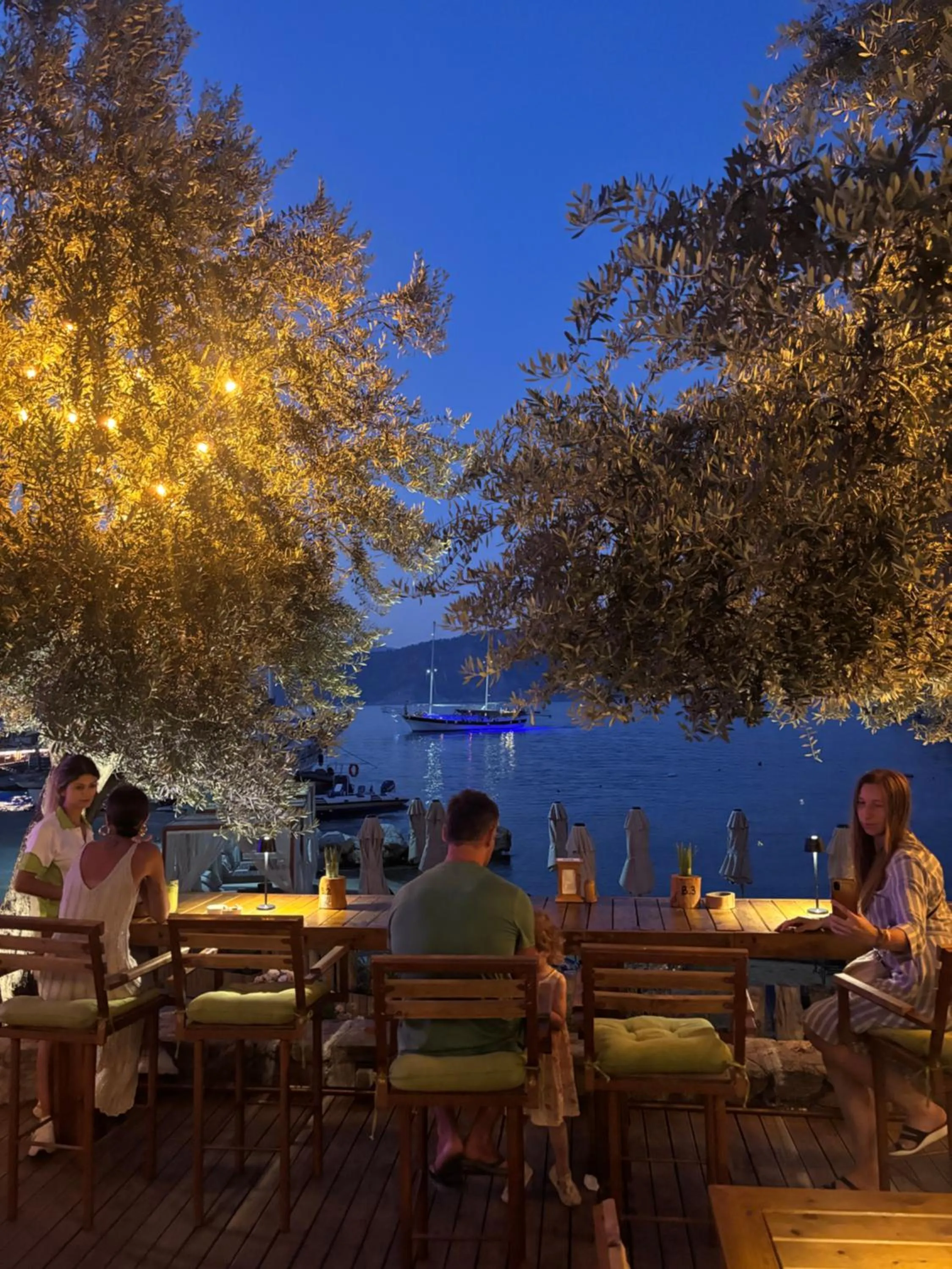 Restaurant/places to eat in Z-Villas Beach Hotel