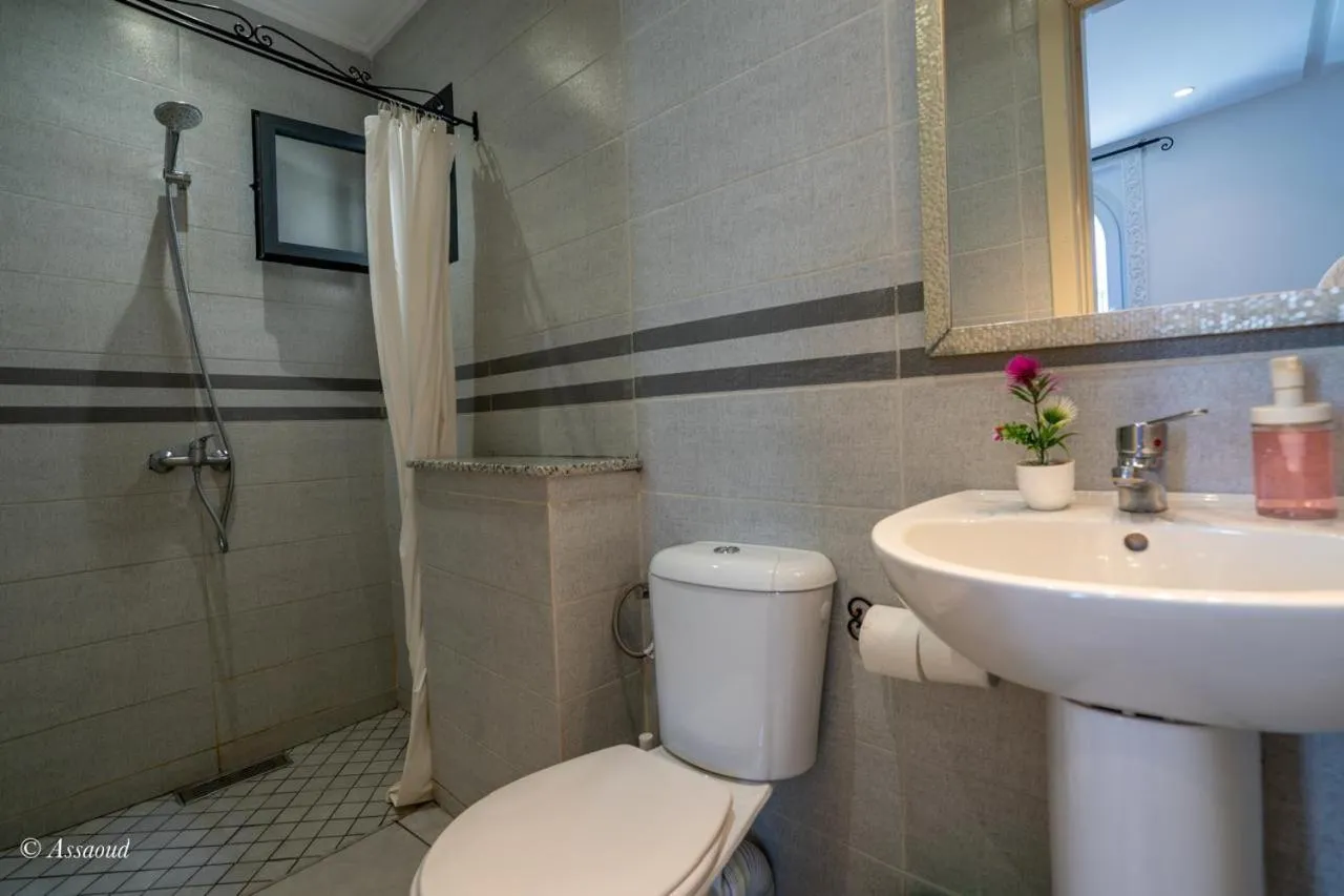 Shower in Hotel Miramonte