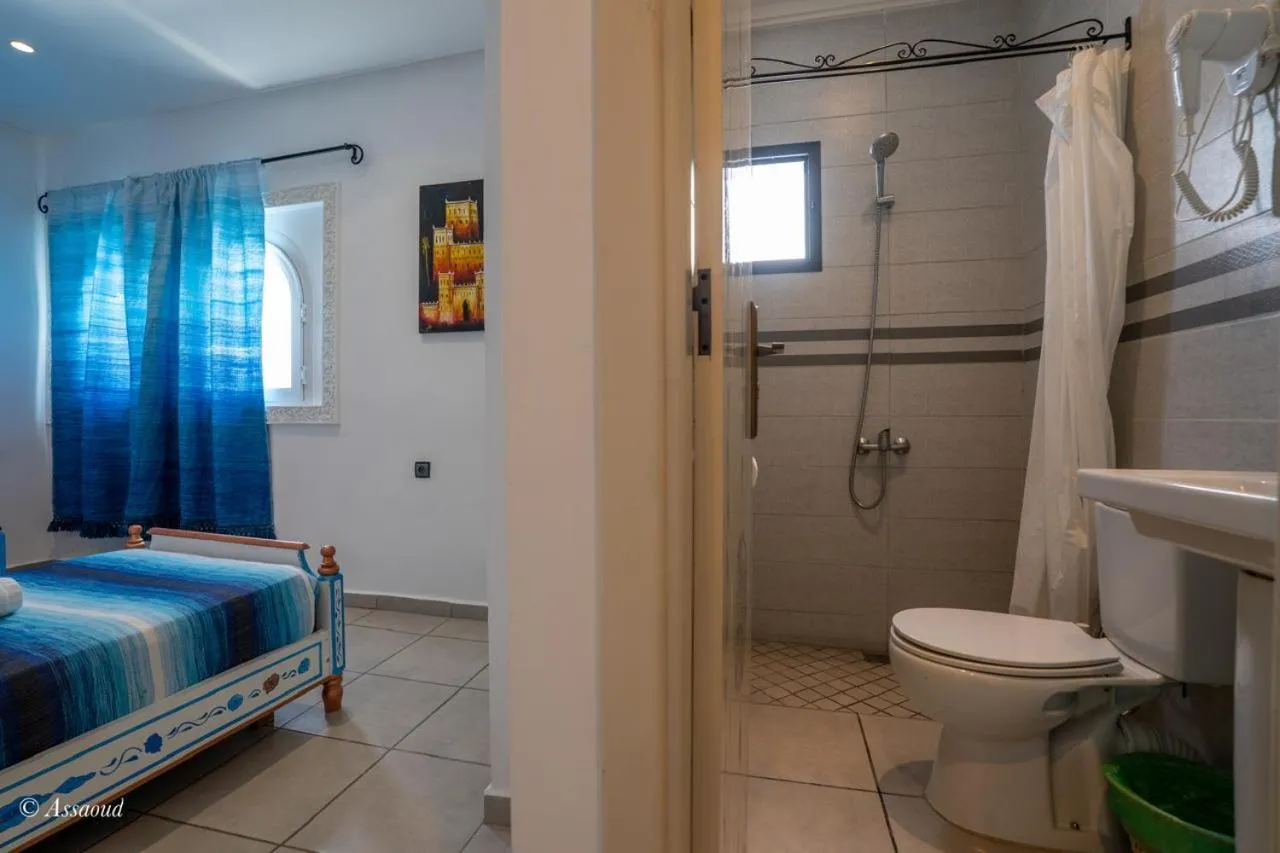 Bathroom, Bed in Hotel Miramonte