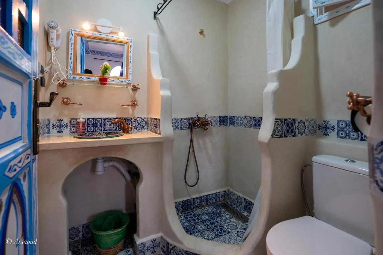 Shower in Hotel Miramonte