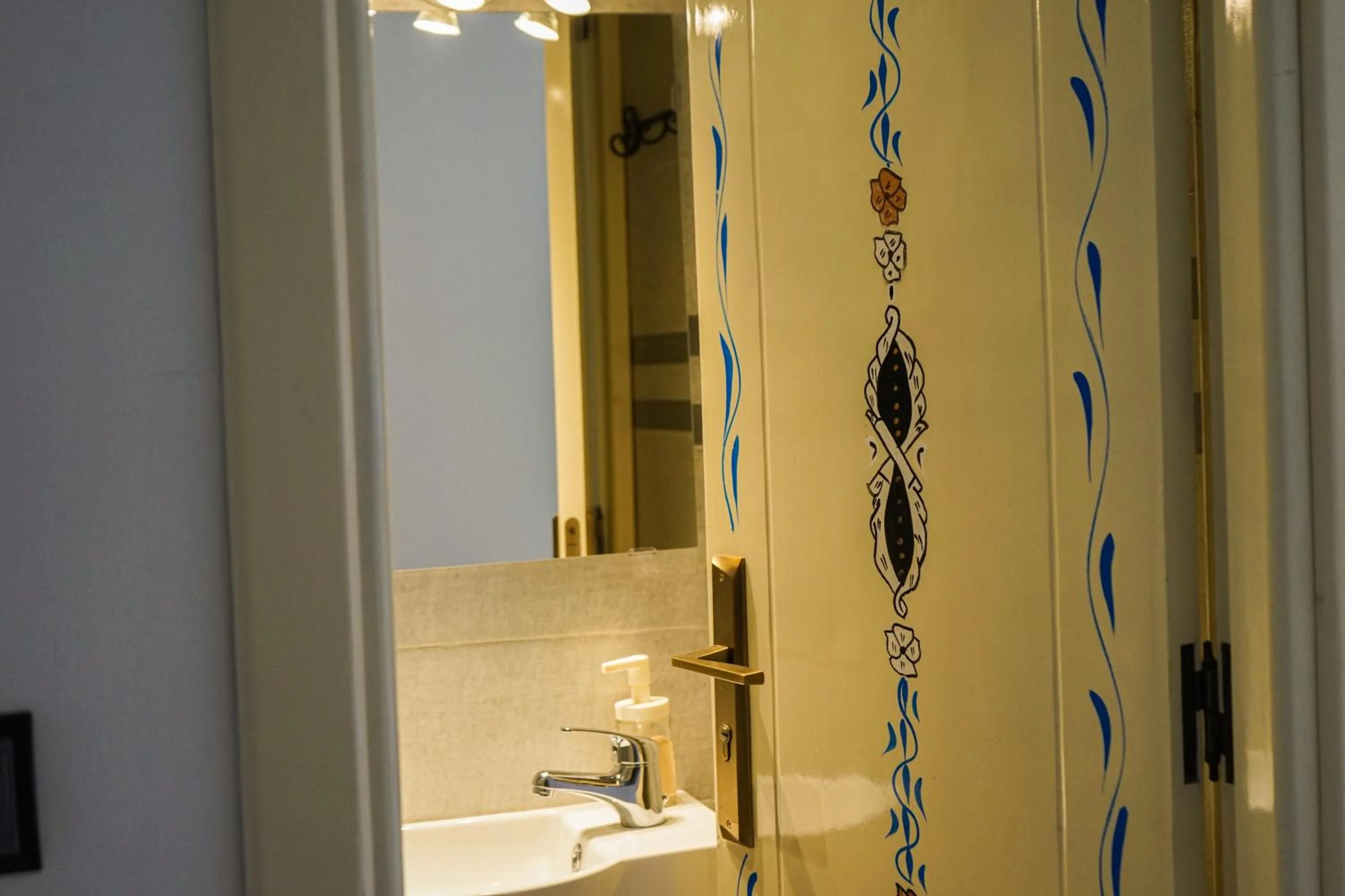 Shower in Hotel Marrakech