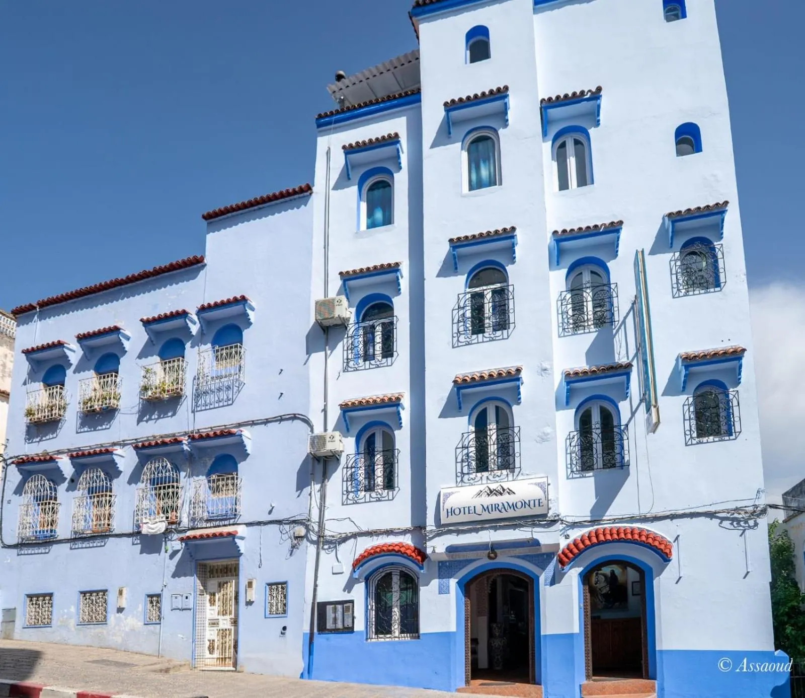 Property building in Hotel Miramonte