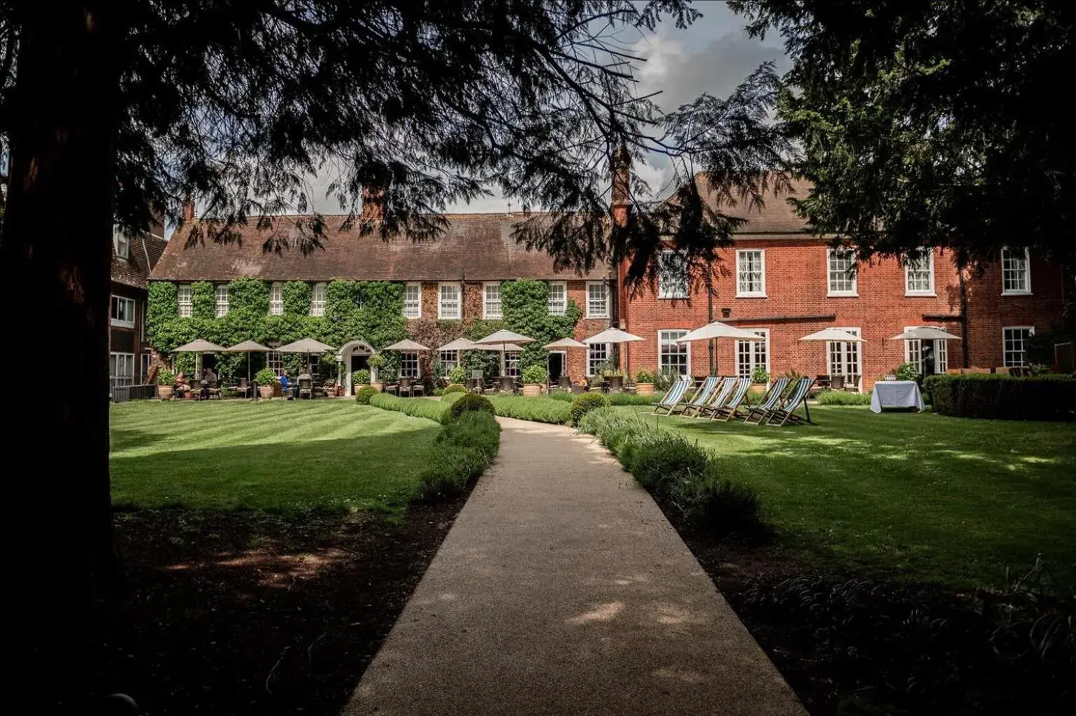 Property building in Bush Hotel Farnham Property building in Bush Hotel Farnham